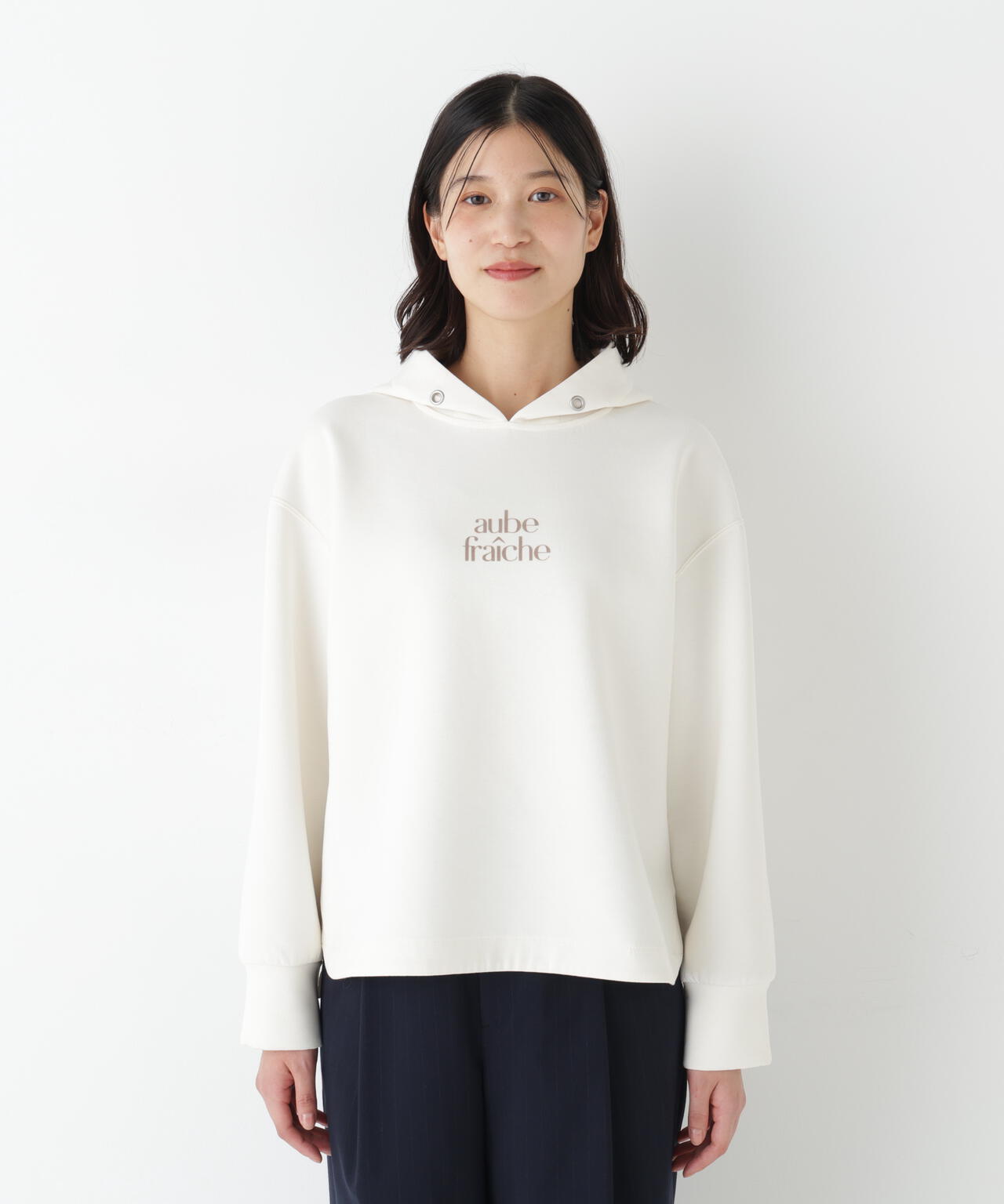 ロゴフーディーダンボールプルオーバー | human woman（ヒューマン