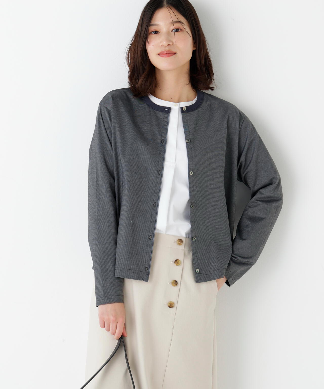 《接触冷感 / 洗える》ストレッチポンチクルーネックカーディガン