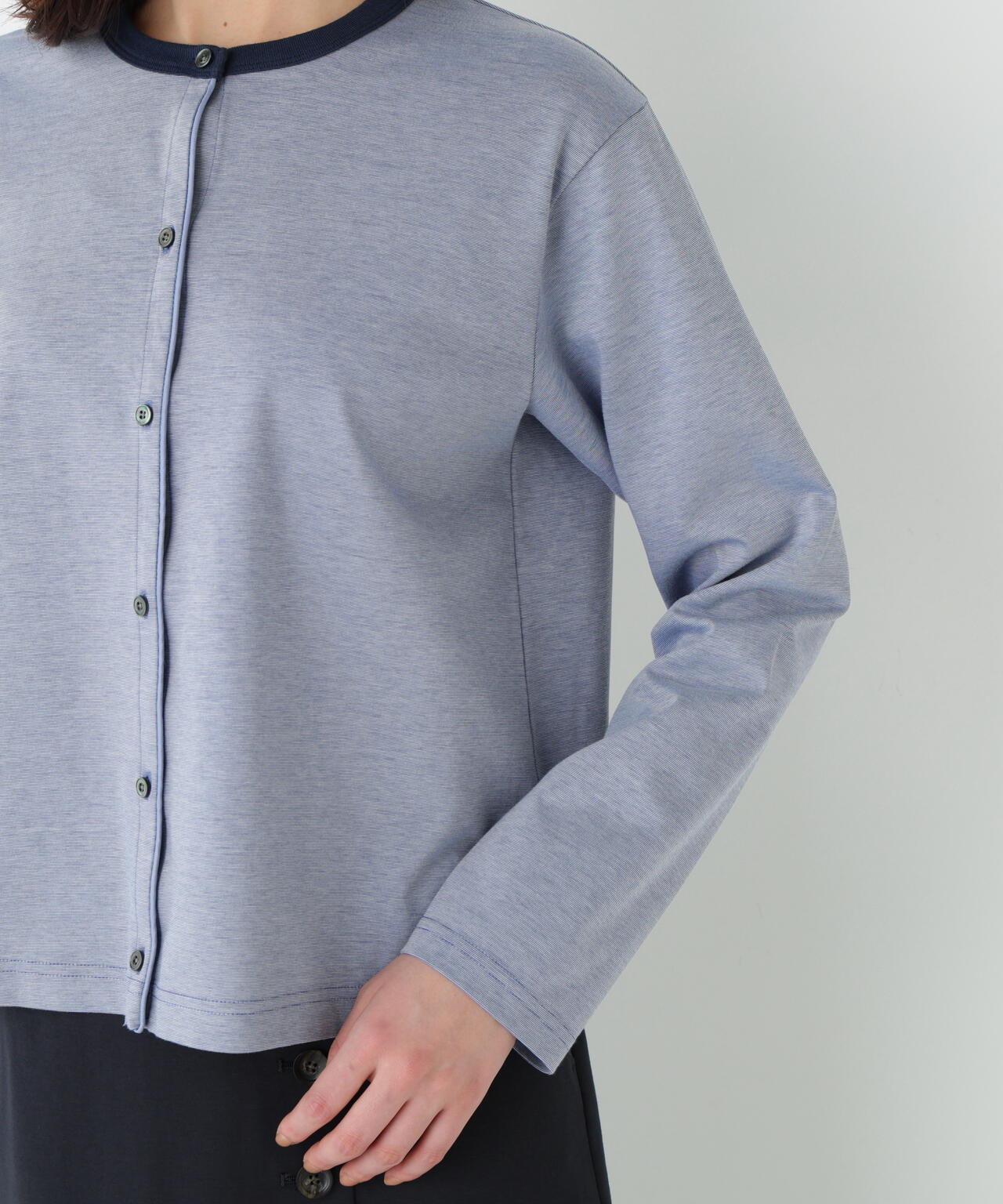 《接触冷感 / 洗える》ストレッチポンチクルーネックカーディガン