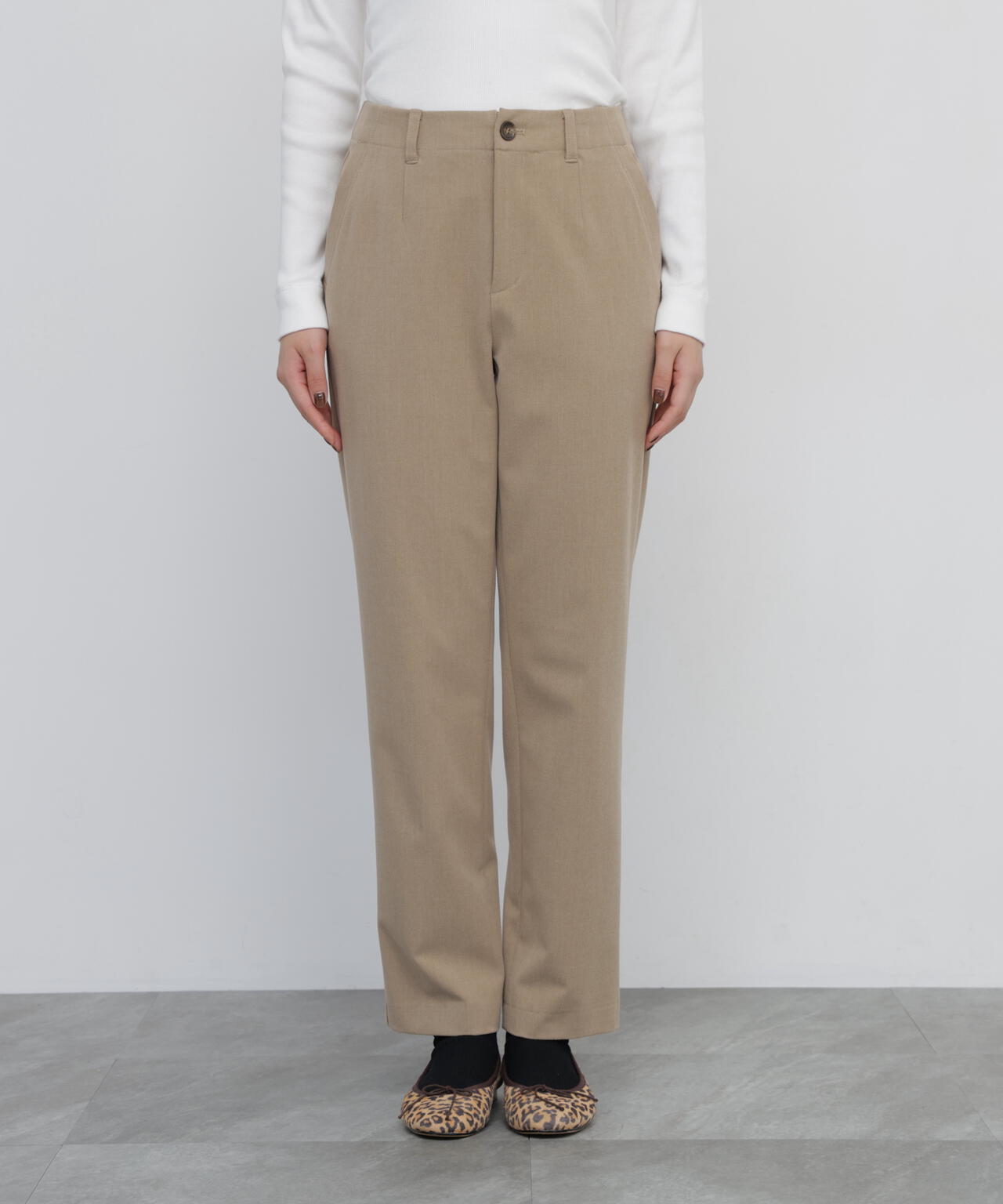 新品未使用！近年！スーパービューティー　ベージュ　バンツ42 ウォーム裏起毛テーパードパンツ | human woman（ヒューマンウーマン
