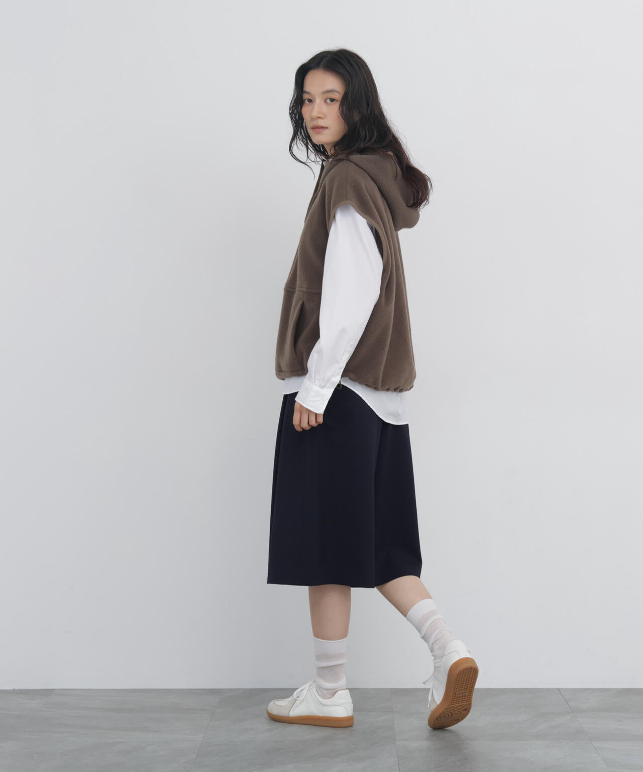 165cm/B:77cm/W:57cm/H:79cm 着用サイズ：M