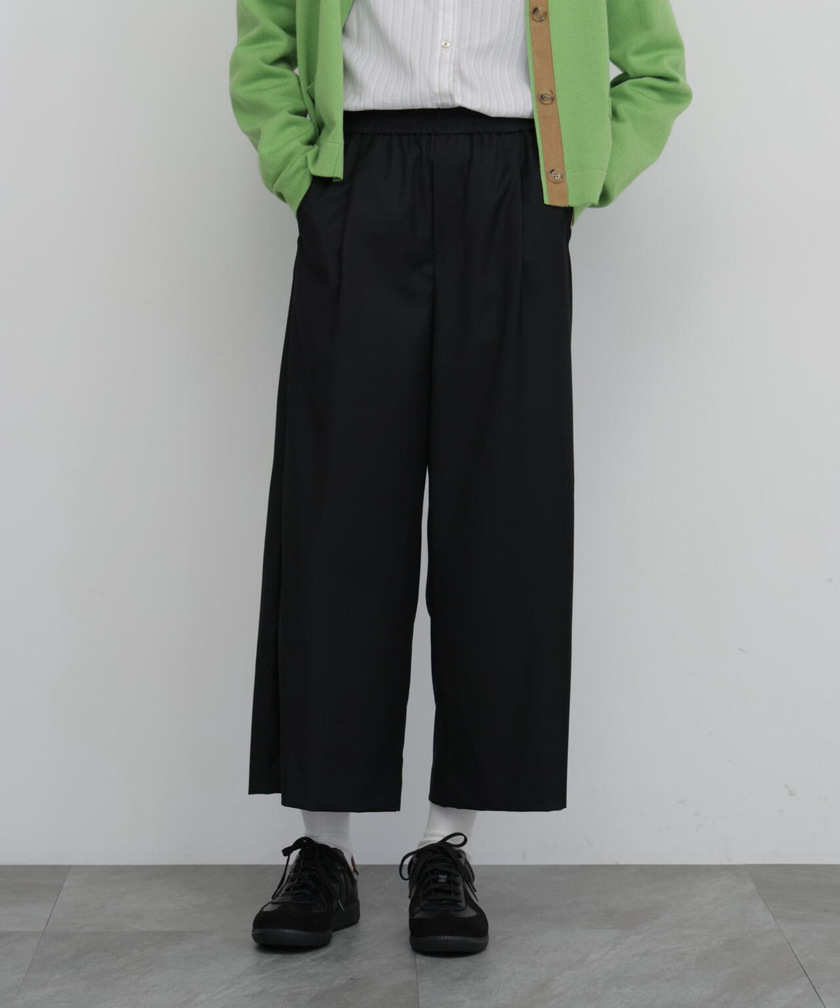 165cm/B:77cm/W:57cm/H:79cm 着用サイズ：M