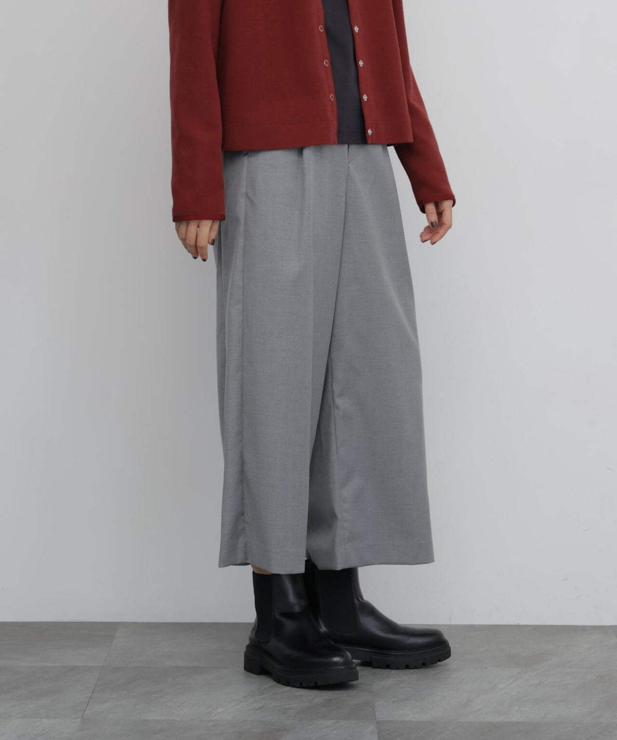 165cm/B:77cm/W:57cm/H:79cm 着用サイズ：M
