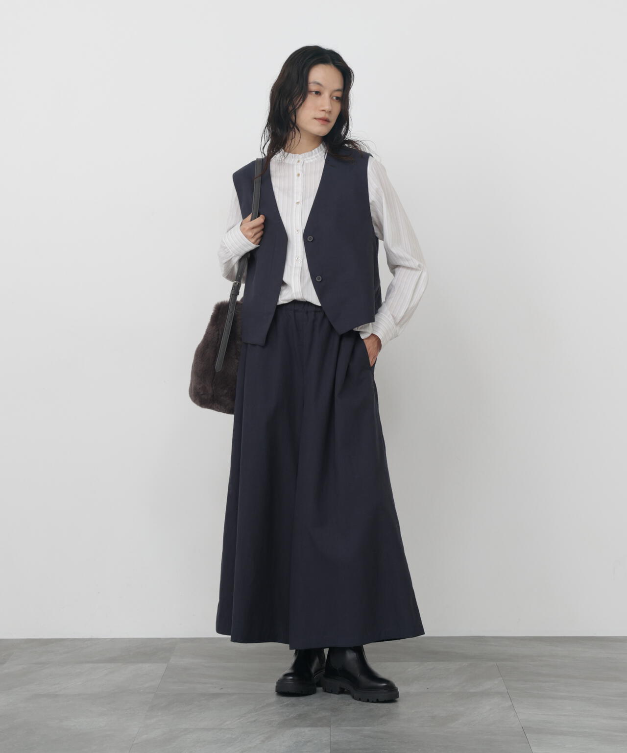 165cm/B:77cm/W:57cm/H:79cm 着用サイズ：M