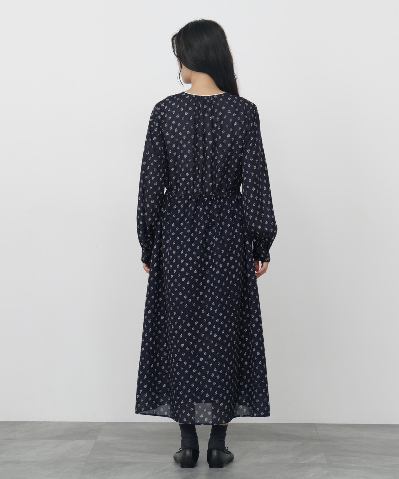 165cm/B:77cm/W:57cm/H:79cm 着用サイズ：M