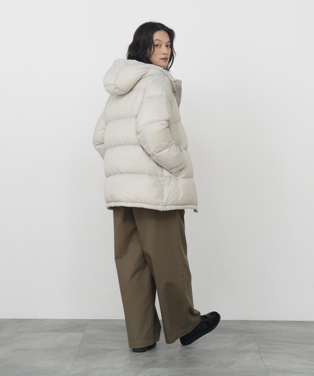 165cm/B:77cm/W:57cm/H:79cm 着用サイズ：M
