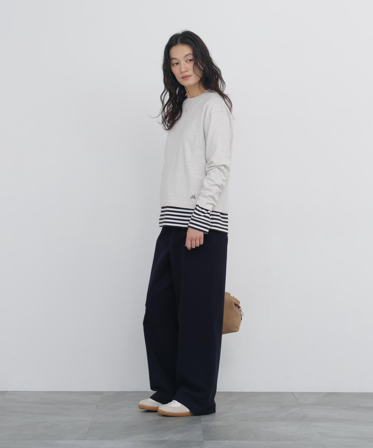 165cm/B:77cm/W:57cm/H:79cm 着用サイズ：M