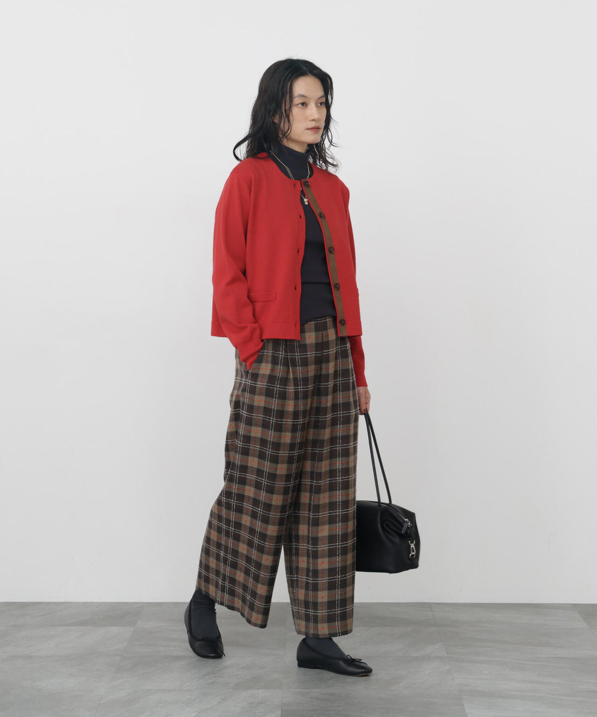 165cm/B:77cm/W:57cm/H:79cm 着用サイズ：M