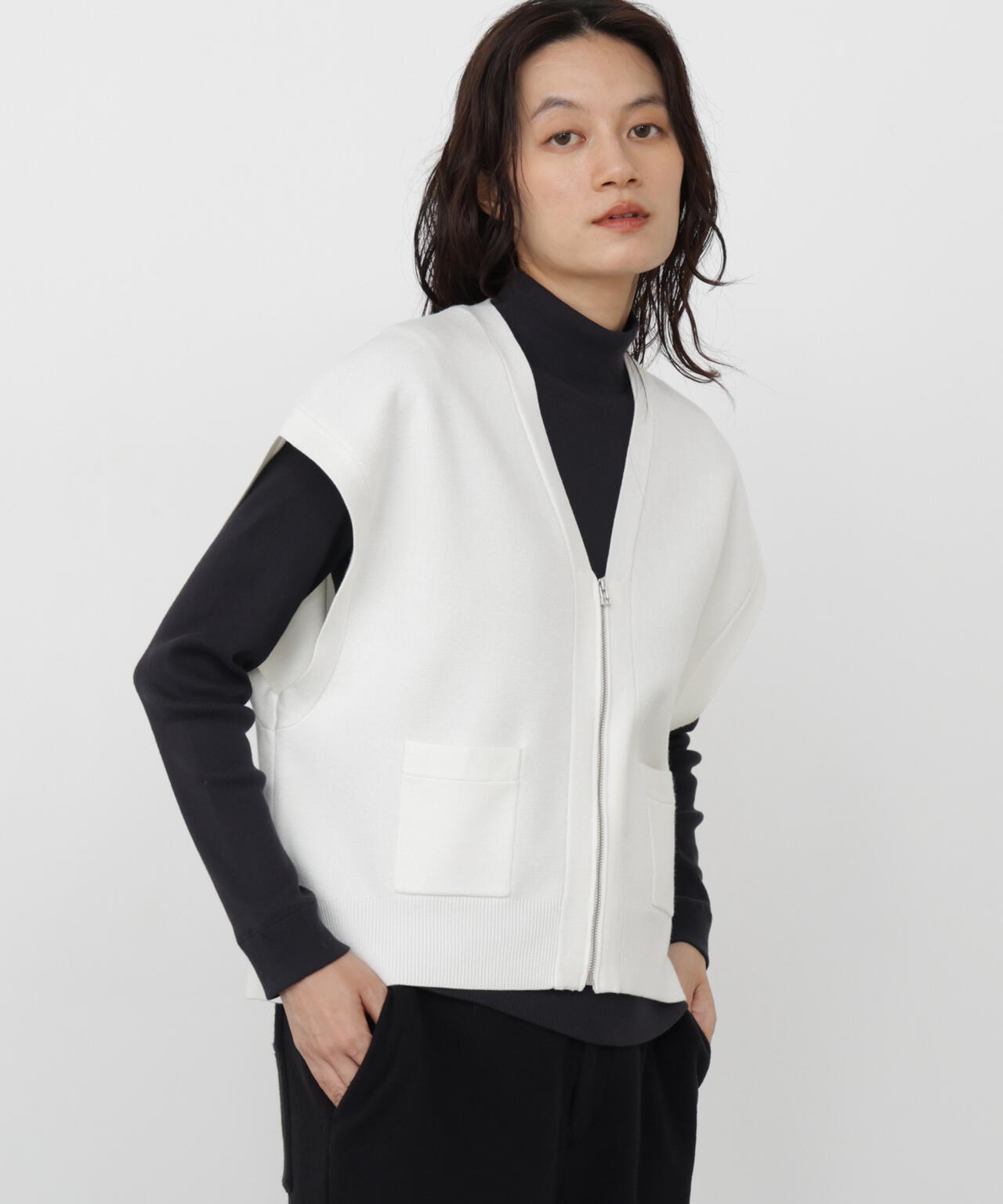 165cm/B:77cm/W:57cm/H:79cm 着用サイズ：M