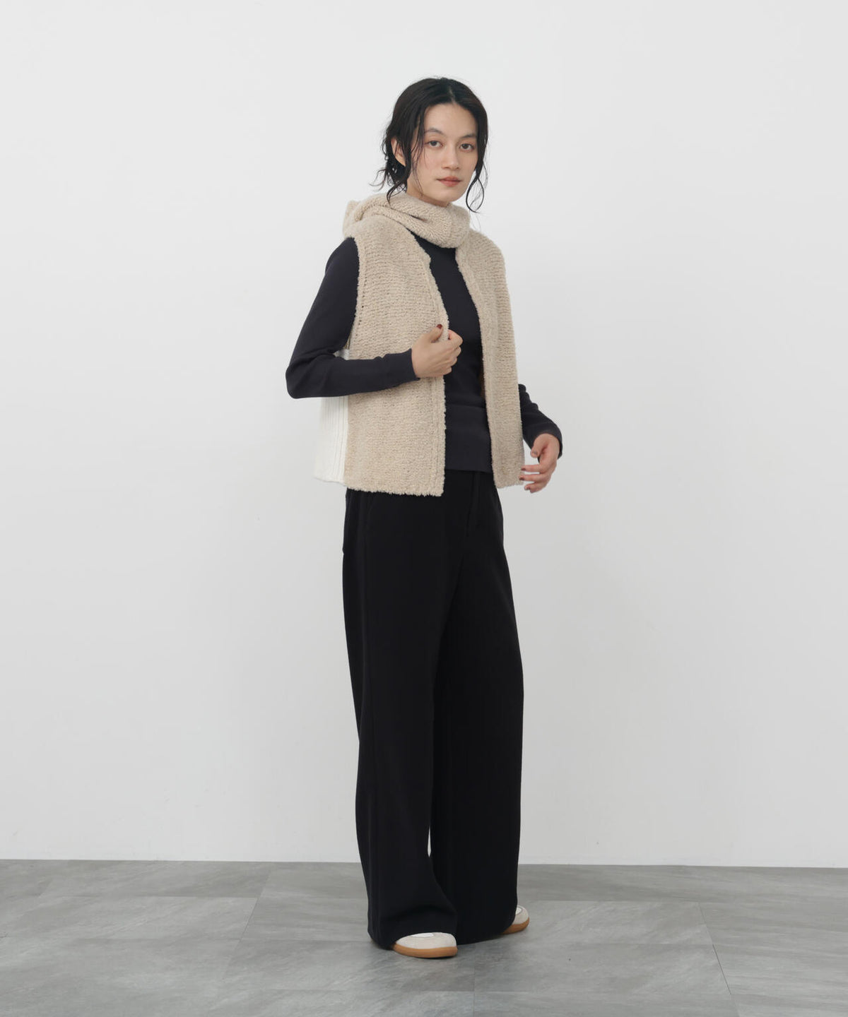 165cm/B:77cm/W:57cm/H:79cm 着用サイズ：M