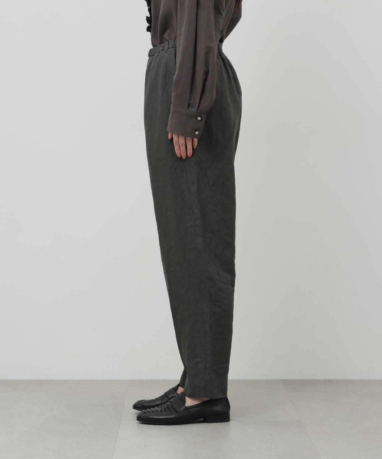 リネンキャンブリックテーパードパンツ