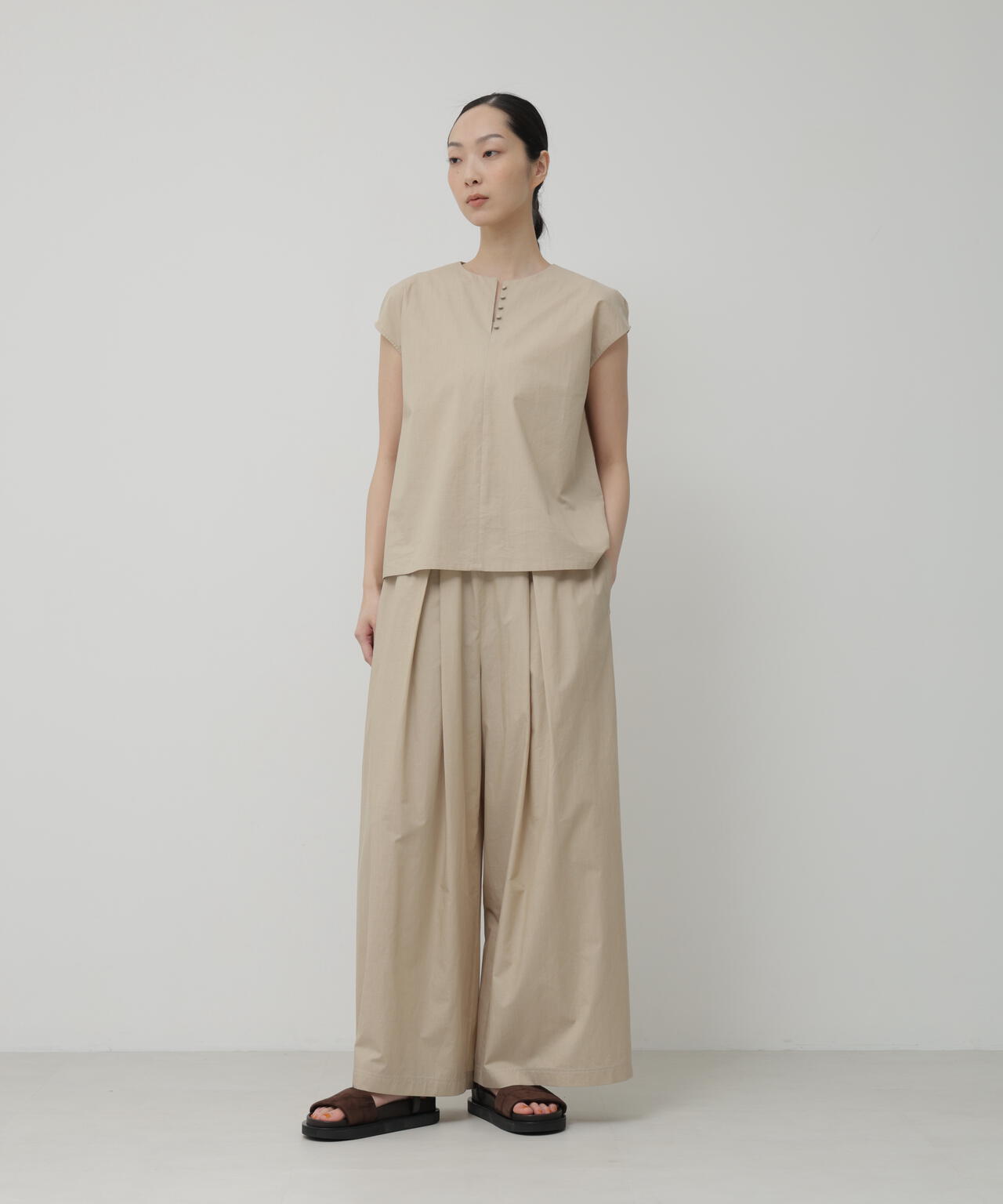 H:174　B:84　W:59 着用サイズ：M