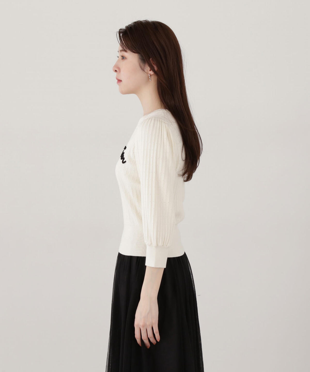 コード刺繍ニット