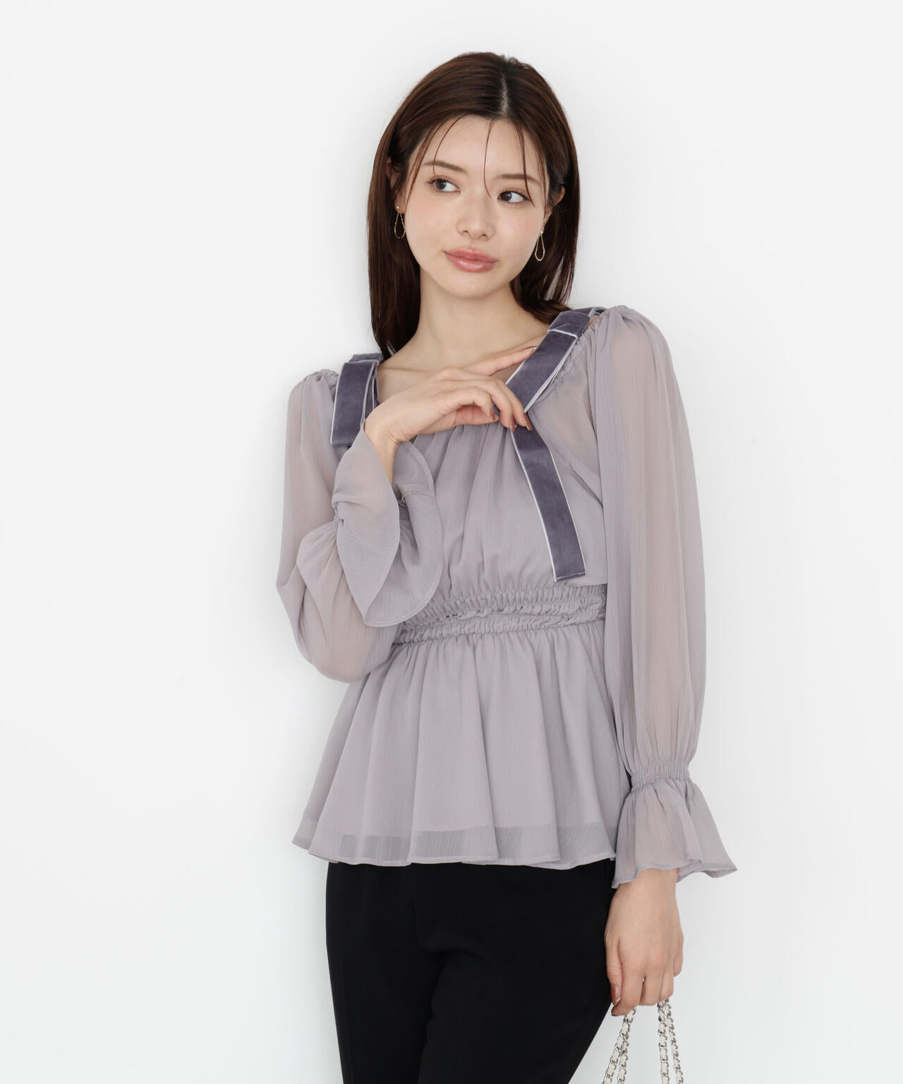 【松川星さん着用】ショルダーリボンシャーリングブラウス【グレー×ベルベット：official site限定】