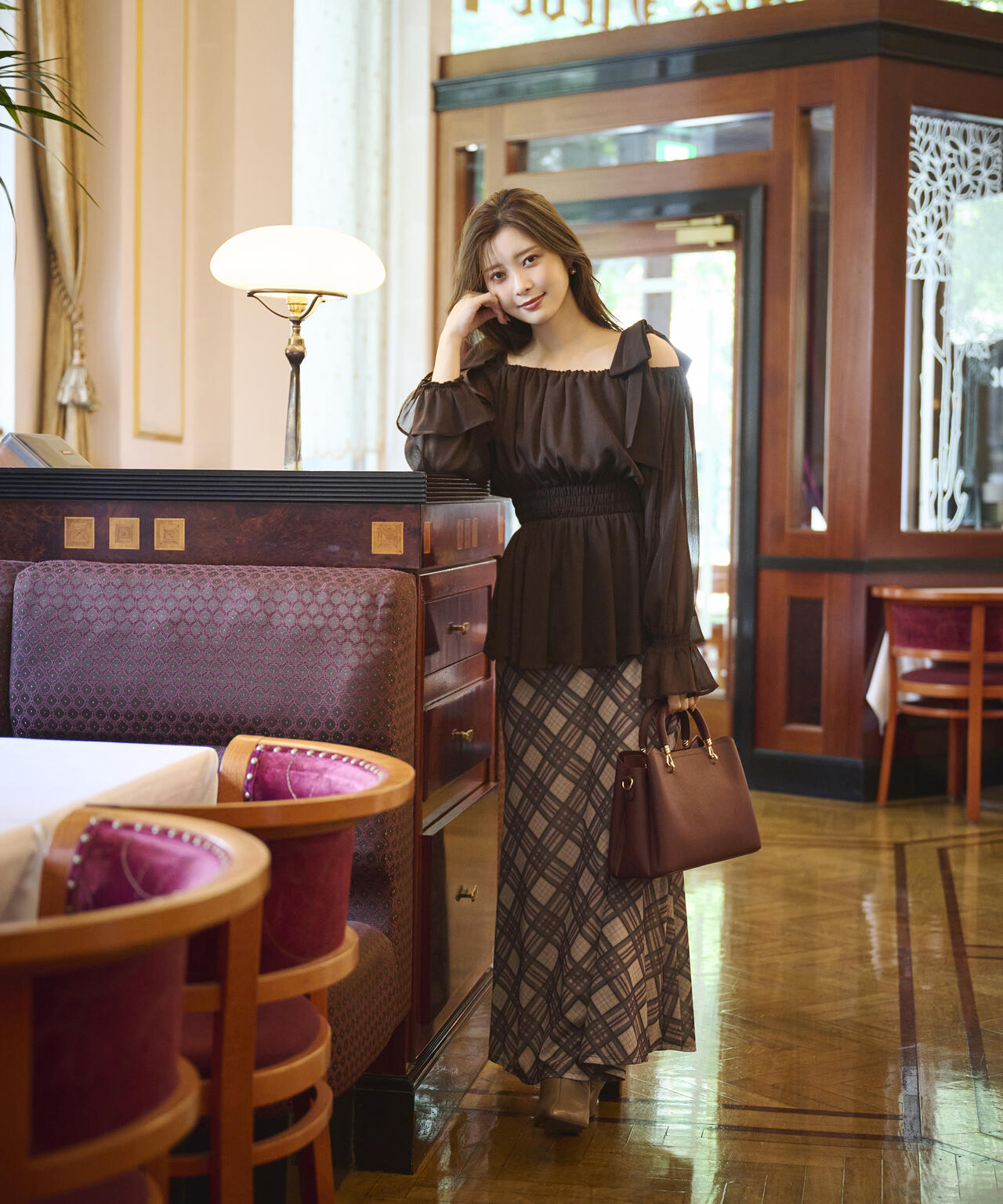 【松川星さん着用】ショルダーリボンシャーリングブラウス【グレー×ベルベット：official site限定】