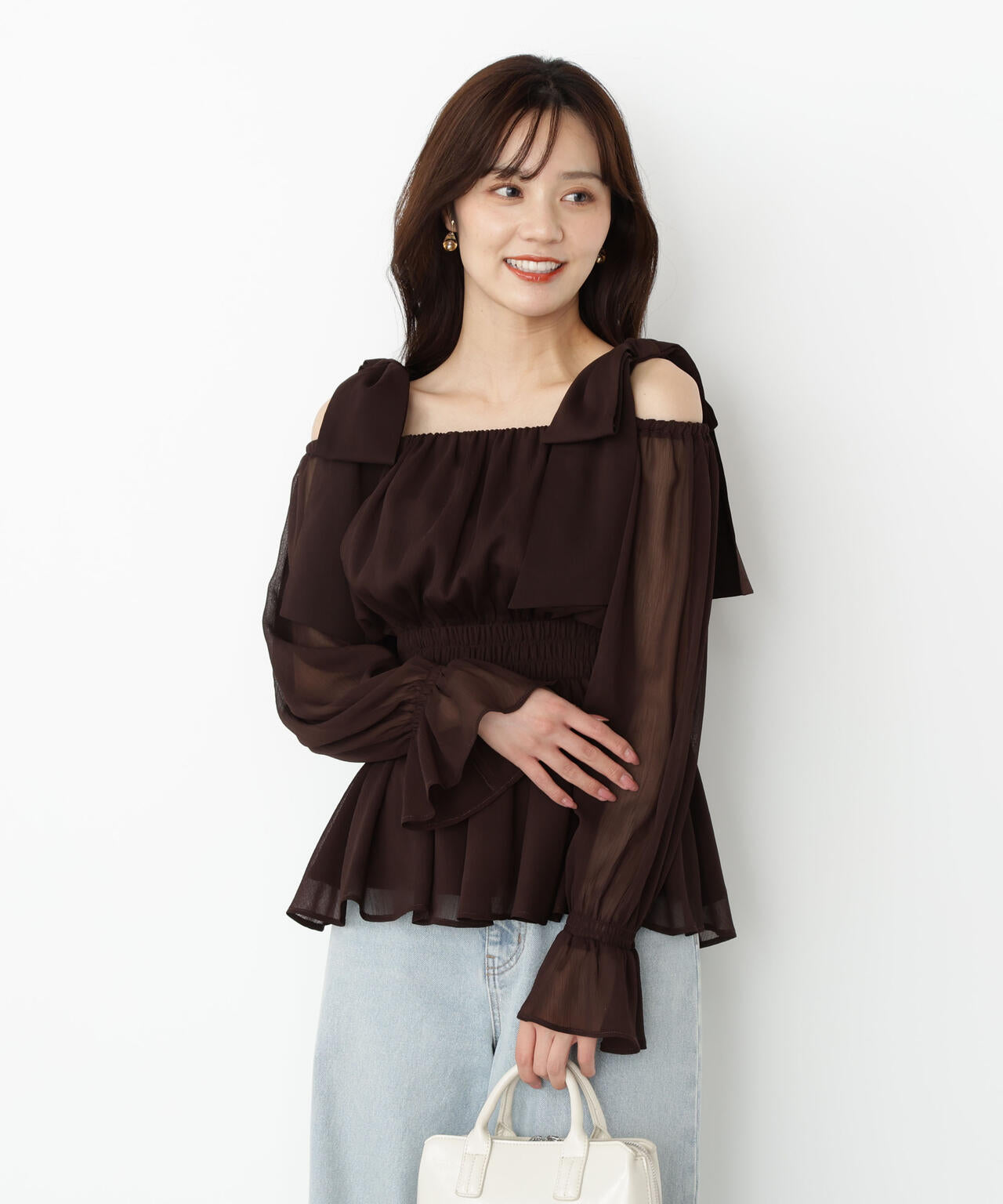 【松川星さん着用】ショルダーリボンシャーリングブラウス【グレー×ベルベット：official site限定】