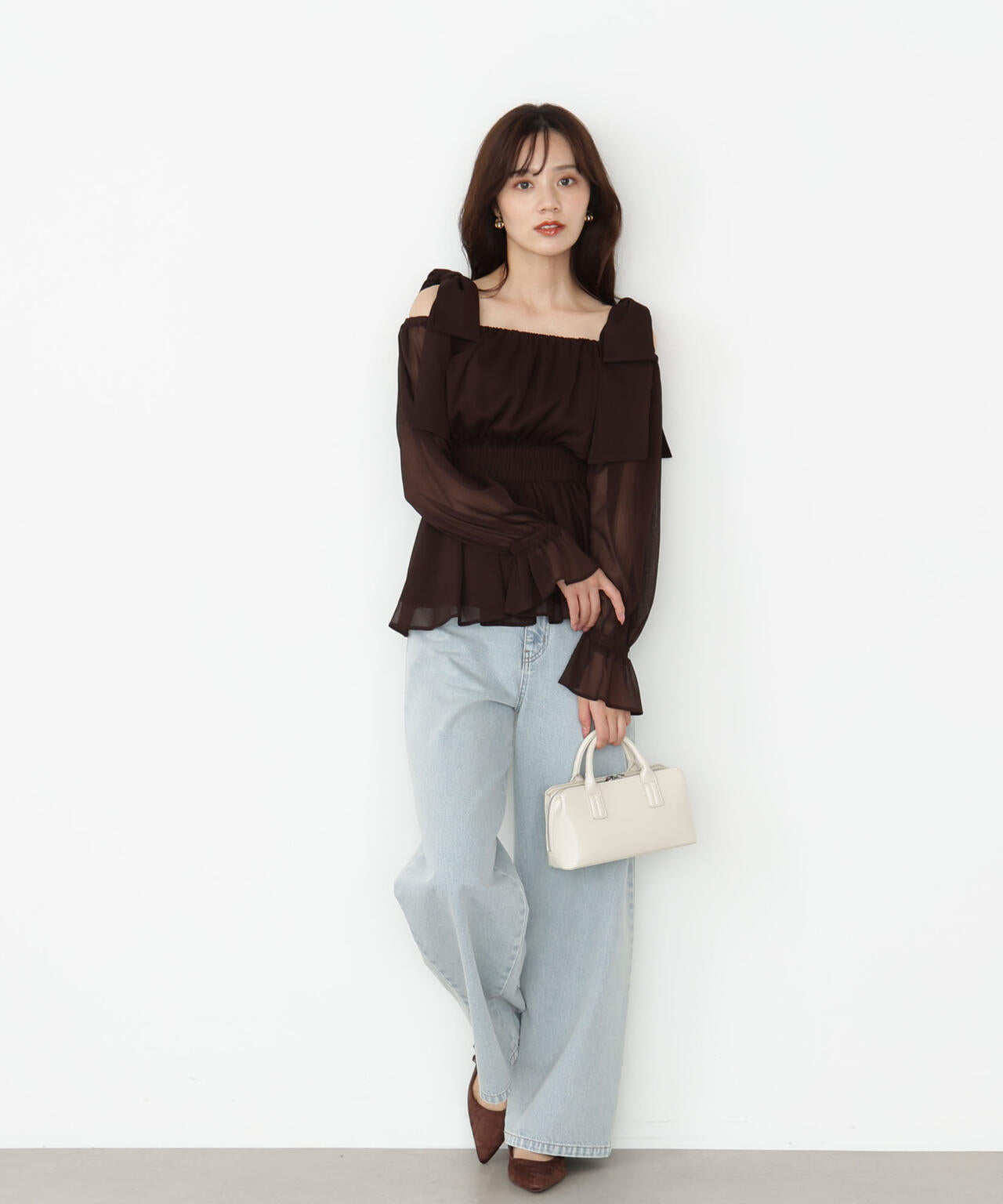 【松川星さん着用】ショルダーリボンシャーリングブラウス【グレー×ベルベット：official site限定】