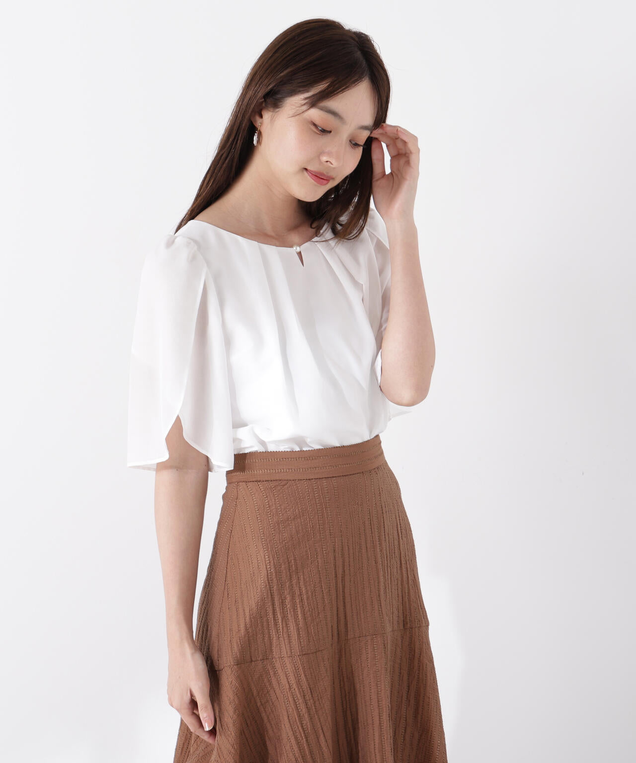パールポイントフレアスリーブブラウス