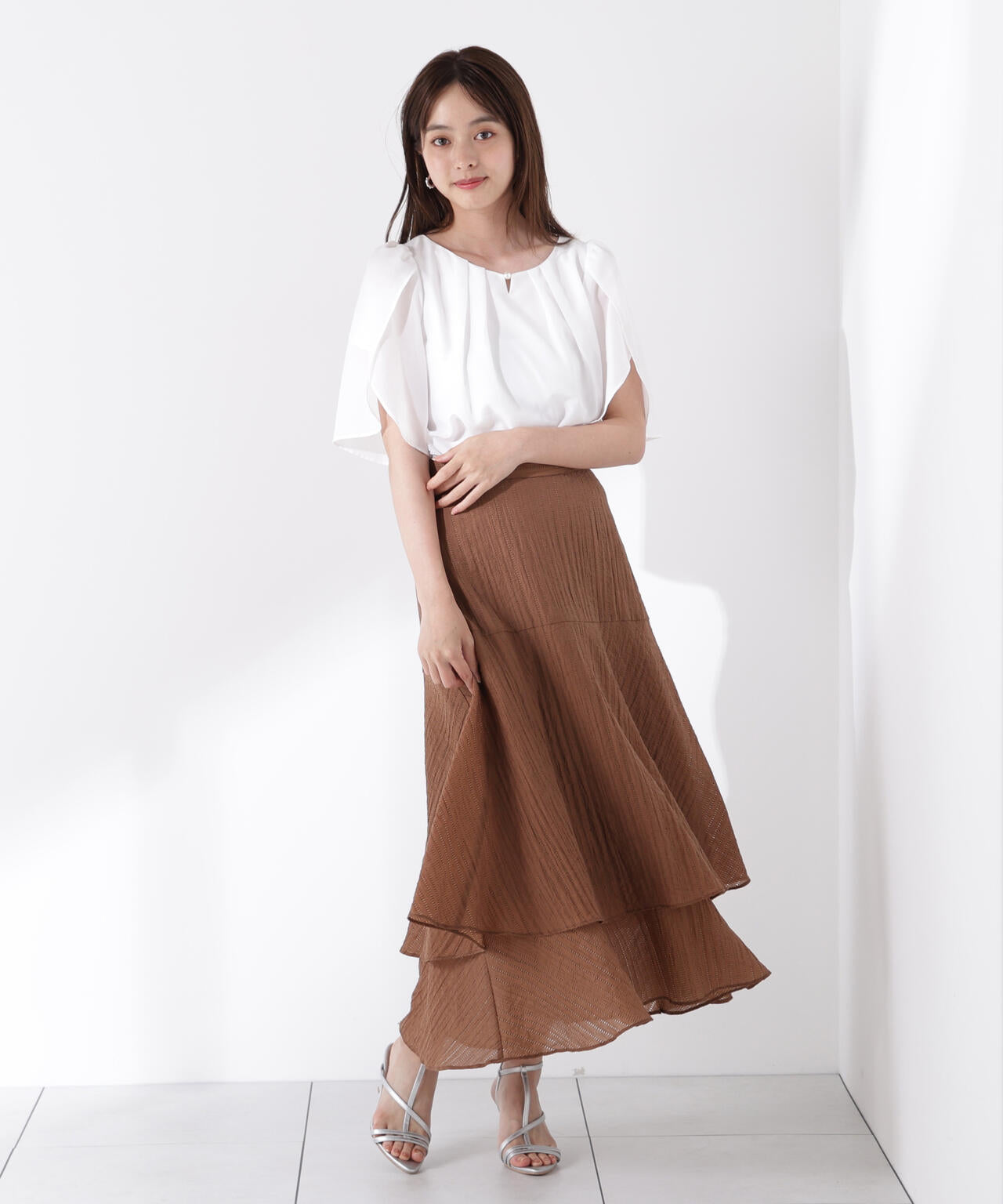 パールポイントフレアスリーブブラウス