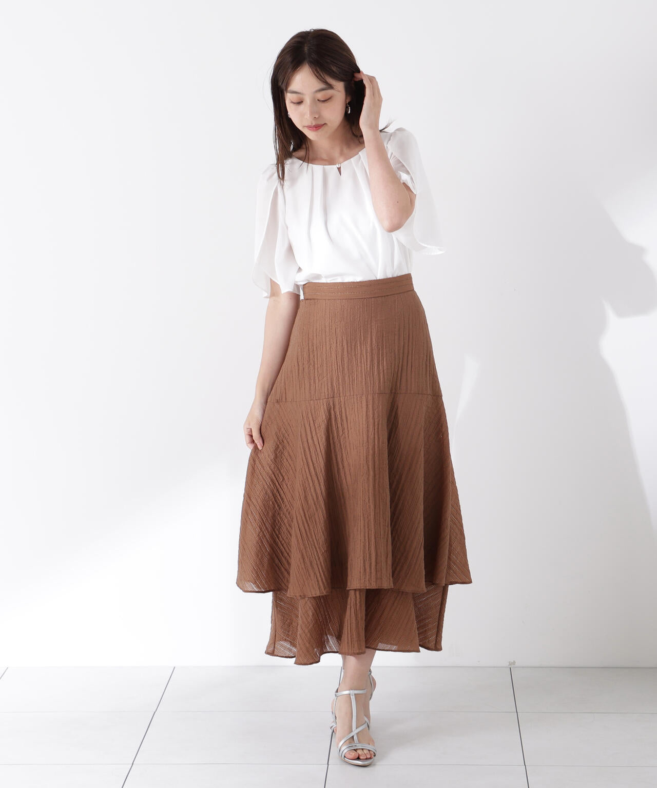 パールポイントフレアスリーブブラウス