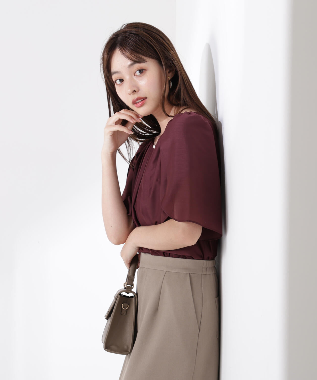 パールポイントフレアスリーブブラウス