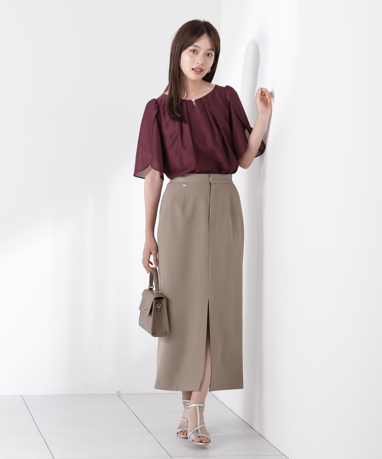 パールポイントフレアスリーブブラウス