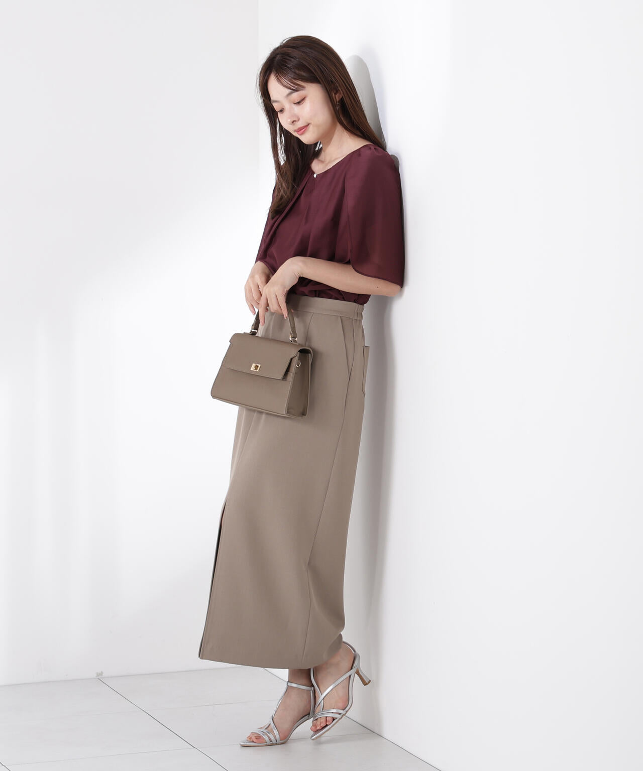 パールポイントフレアスリーブブラウス