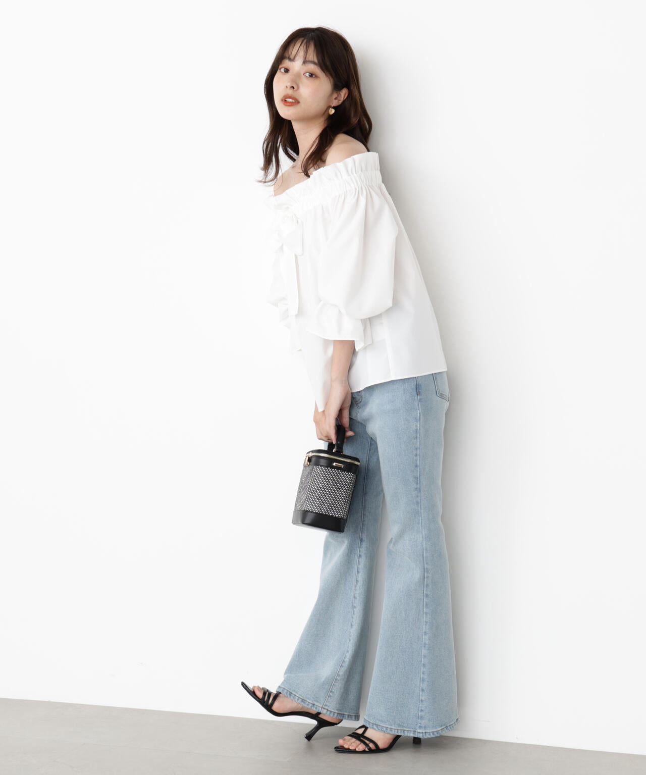 ＜ウォッシャブル＞リボン付きオフショルブラウス