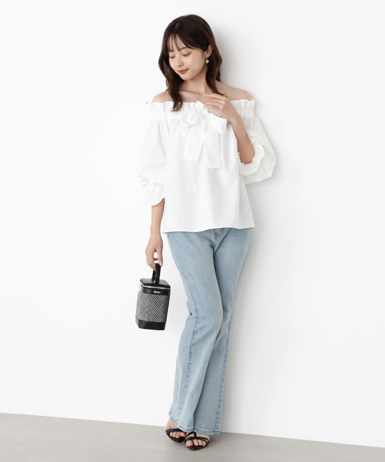 ＜ウォッシャブル＞リボン付きオフショルブラウス