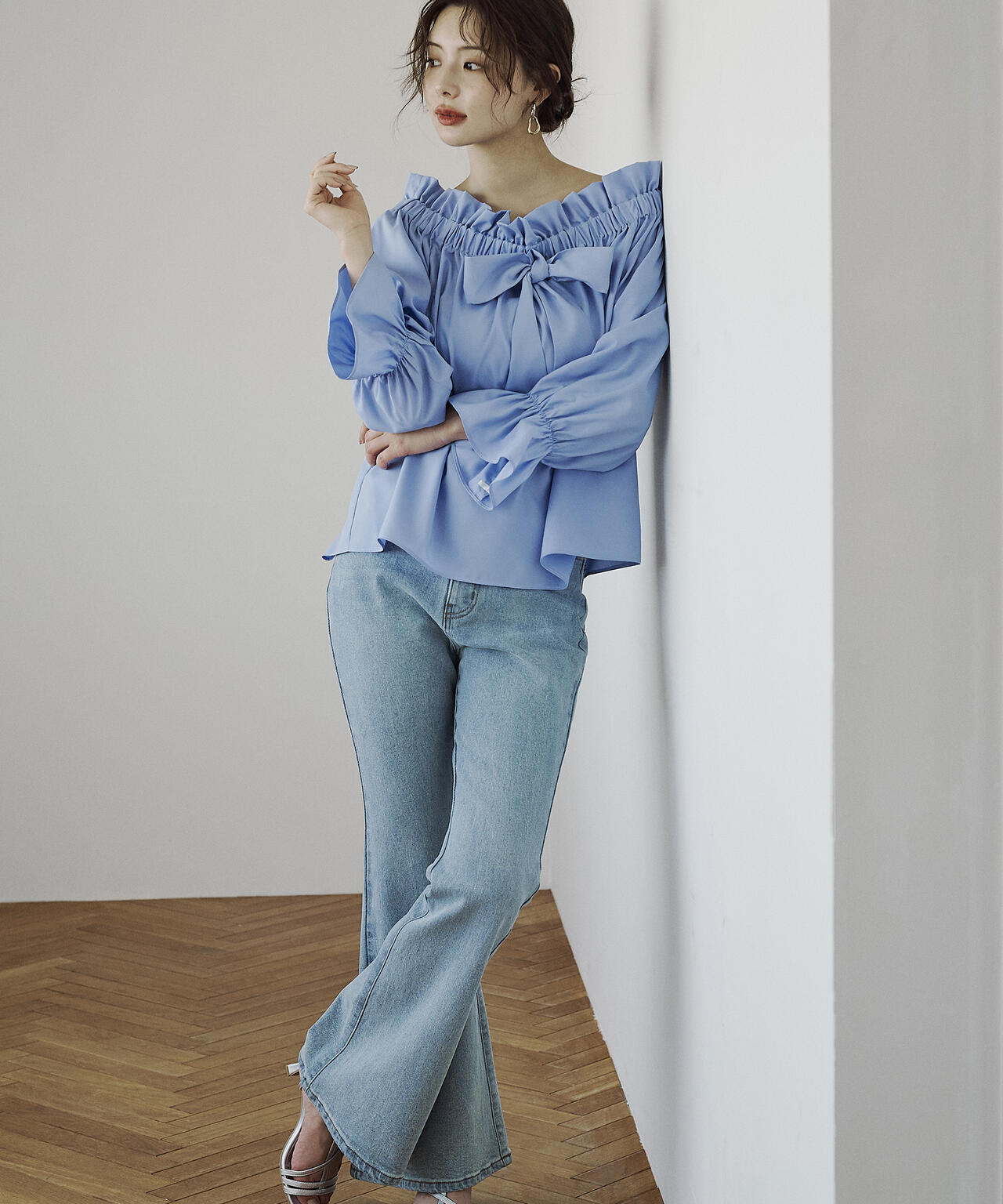 ＜ウォッシャブル＞リボン付きオフショルブラウス