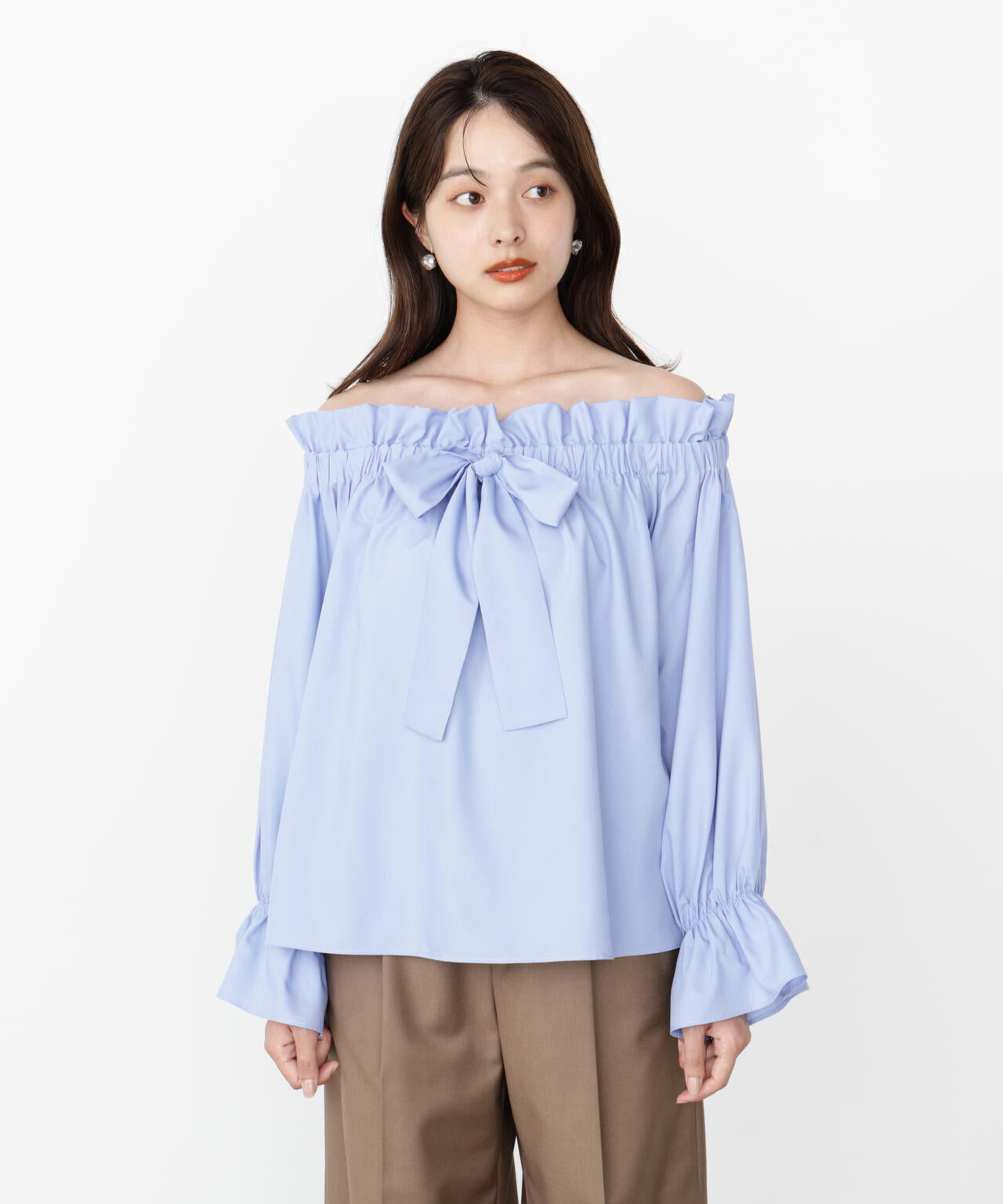 ＜ウォッシャブル＞リボン付きオフショルブラウス