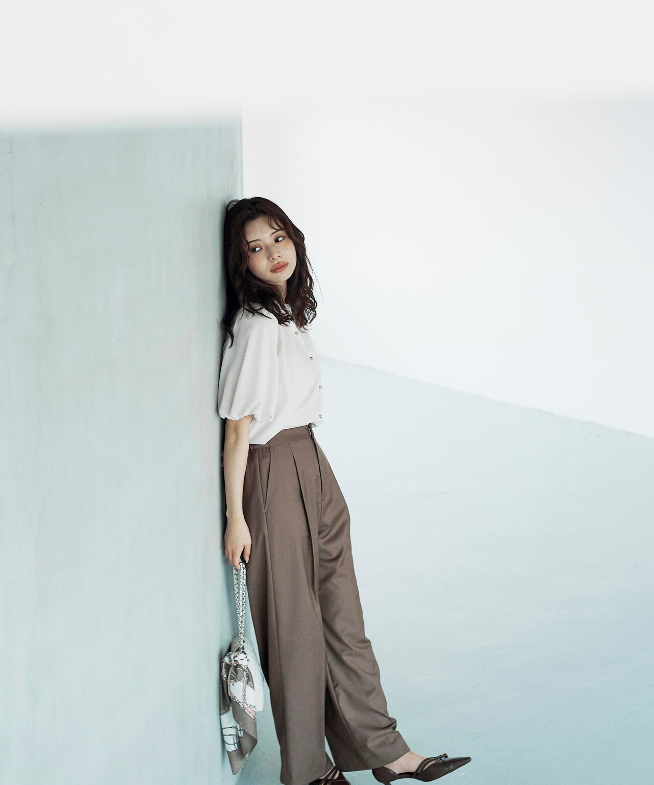 ＜ウォッシャブル＞バルーンタックブラウス