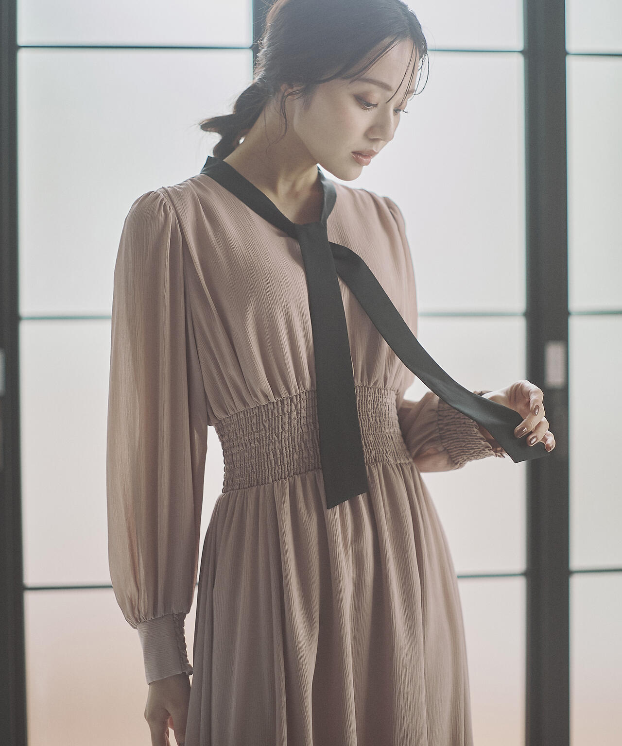 【青島心さん着用】タイ付きウエストシャーリングワンピース