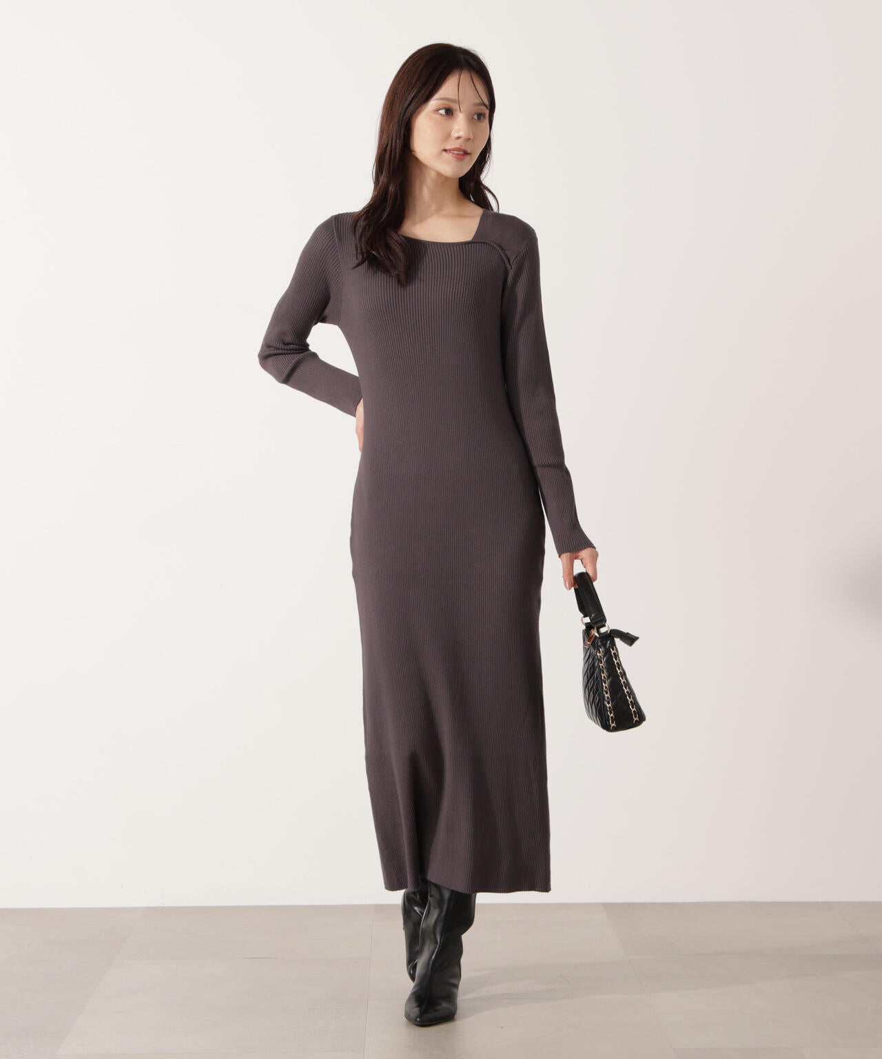 デコルテアシメリブニットワンピース