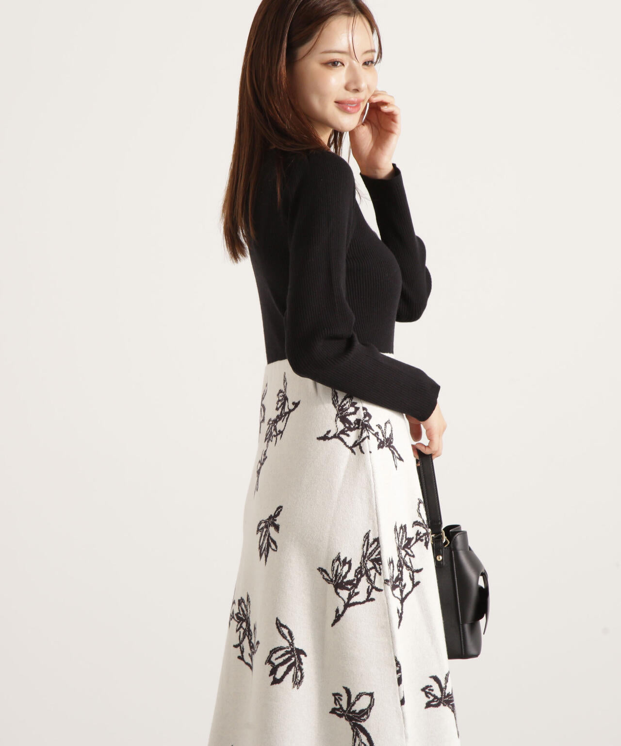 花柄ジャガードニットワンピース【ブルー×エクリュ：WEB・一部店舗限定