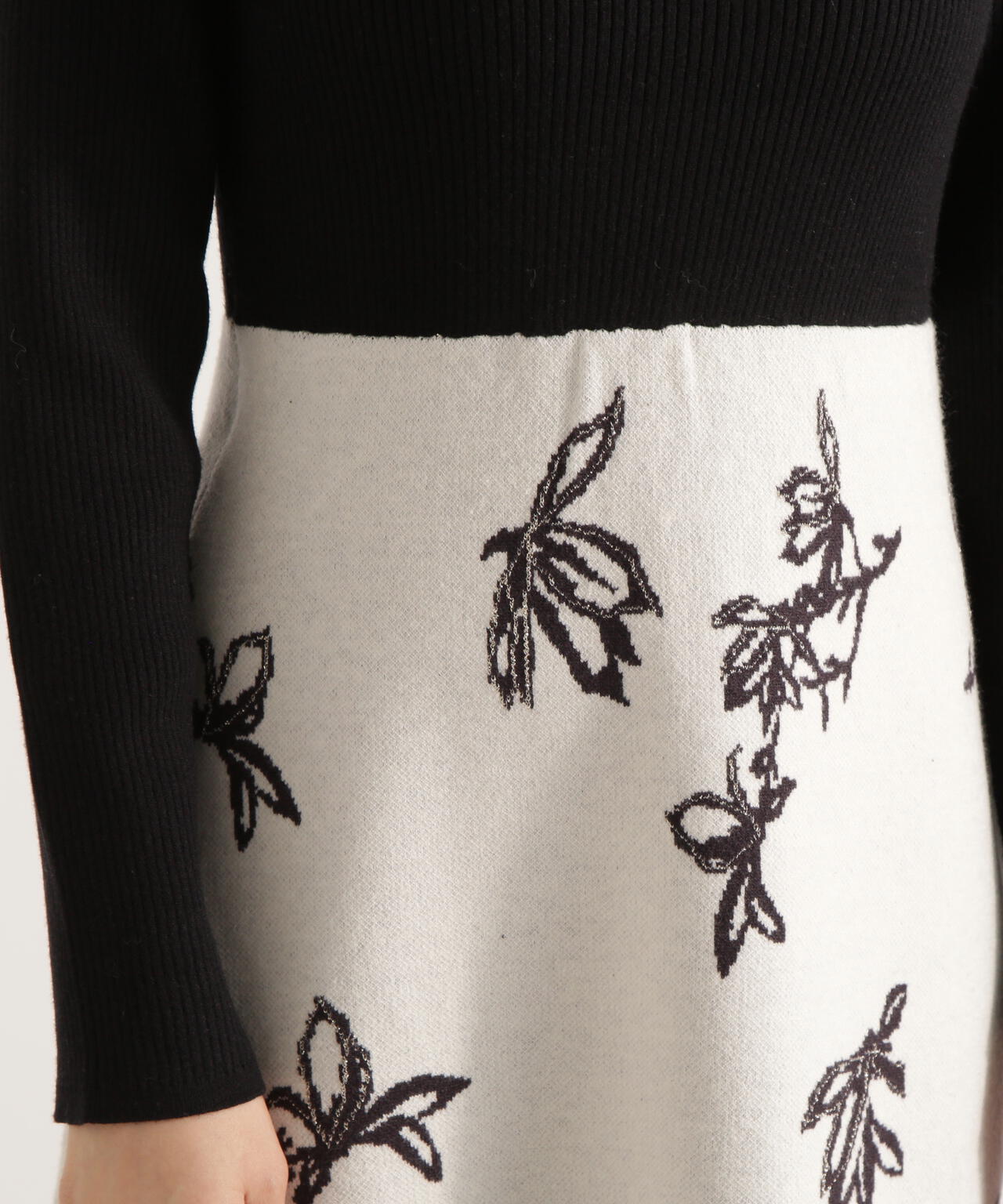 花柄ジャガードニットワンピース【ブルー×エクリュ：WEB・一部店舗限定】