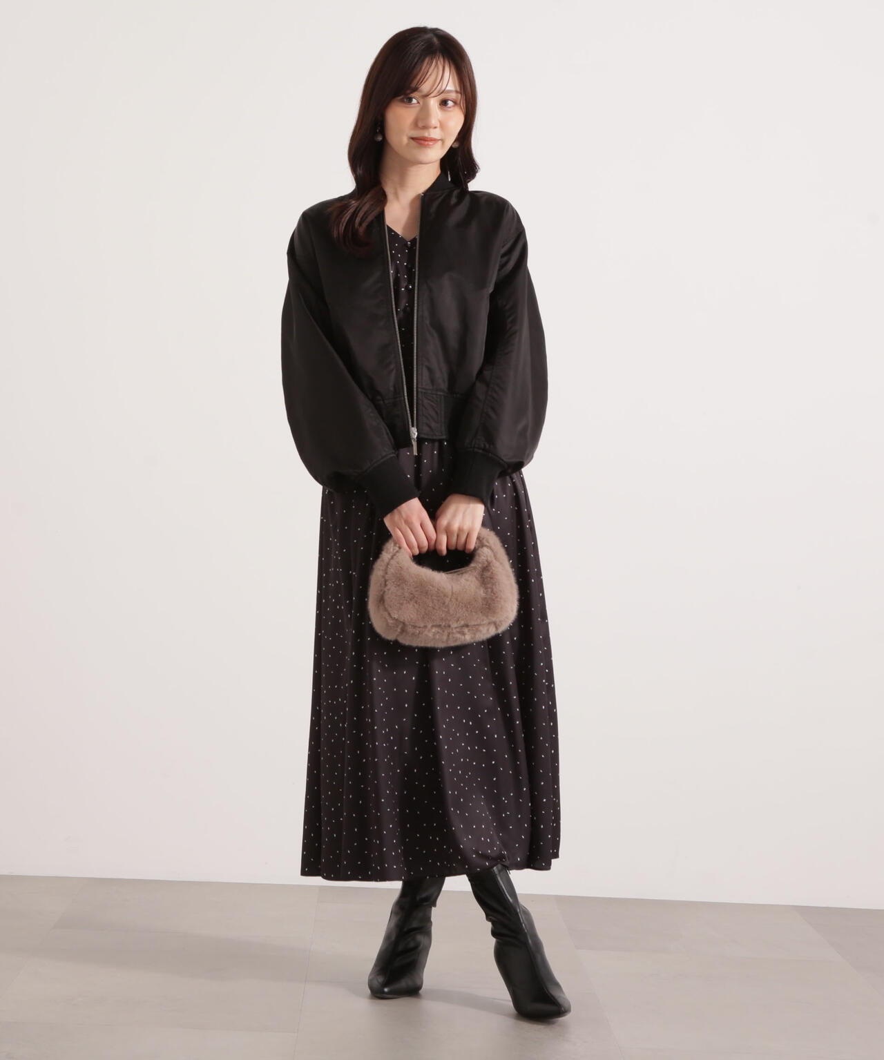 ＜ウォッシャブル＞クルミ釦付きギャザーワンピース