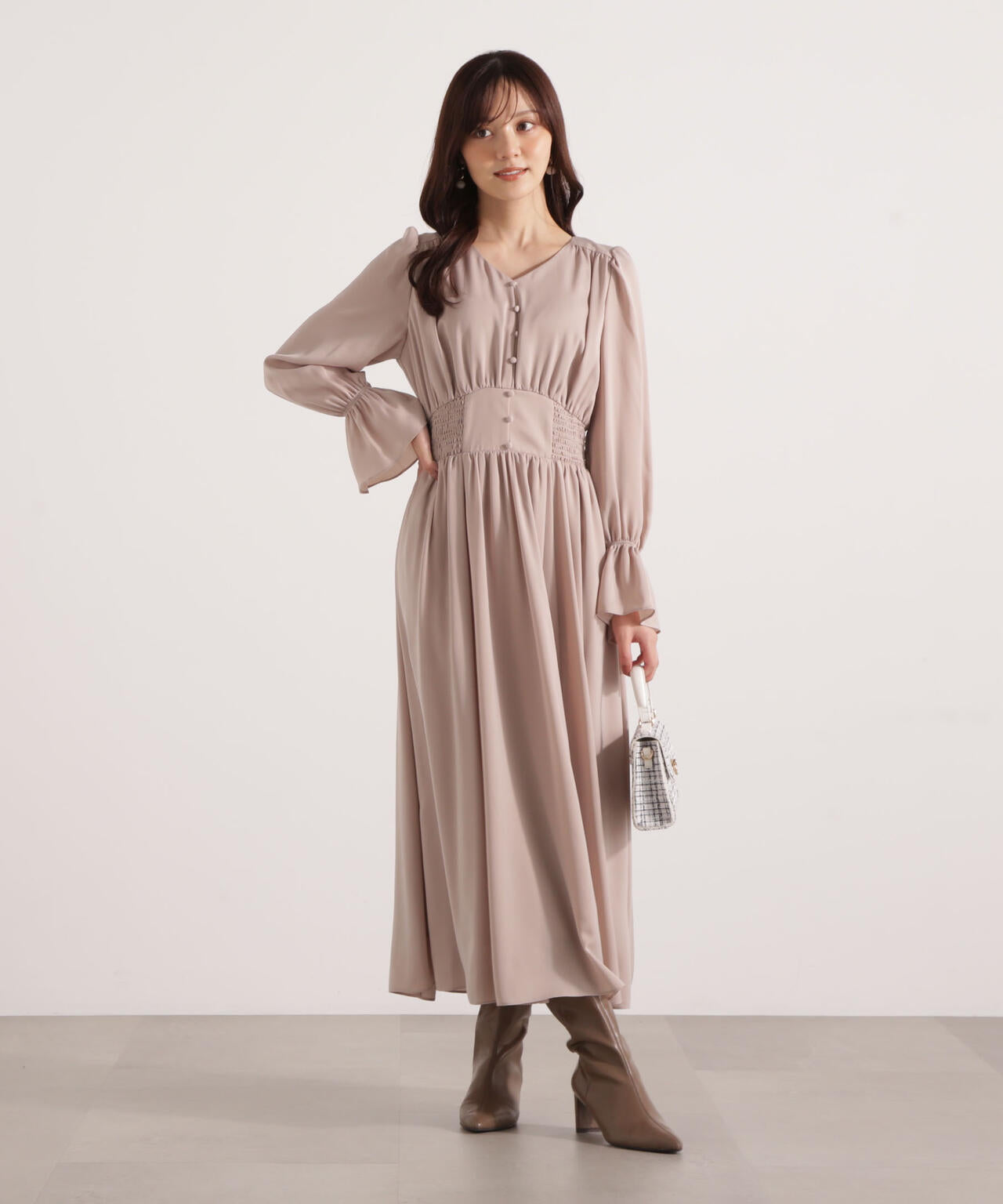 ＜ウォッシャブル＞クルミ釦付きギャザーワンピース