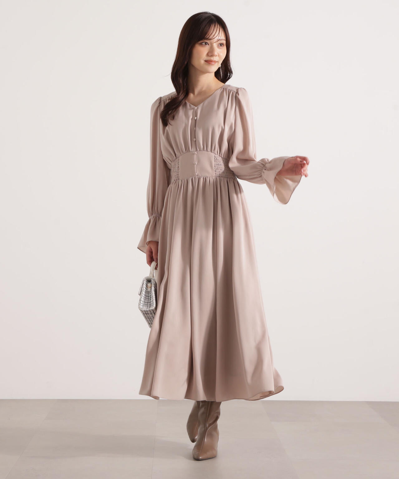 ＜ウォッシャブル＞クルミ釦付きギャザーワンピース