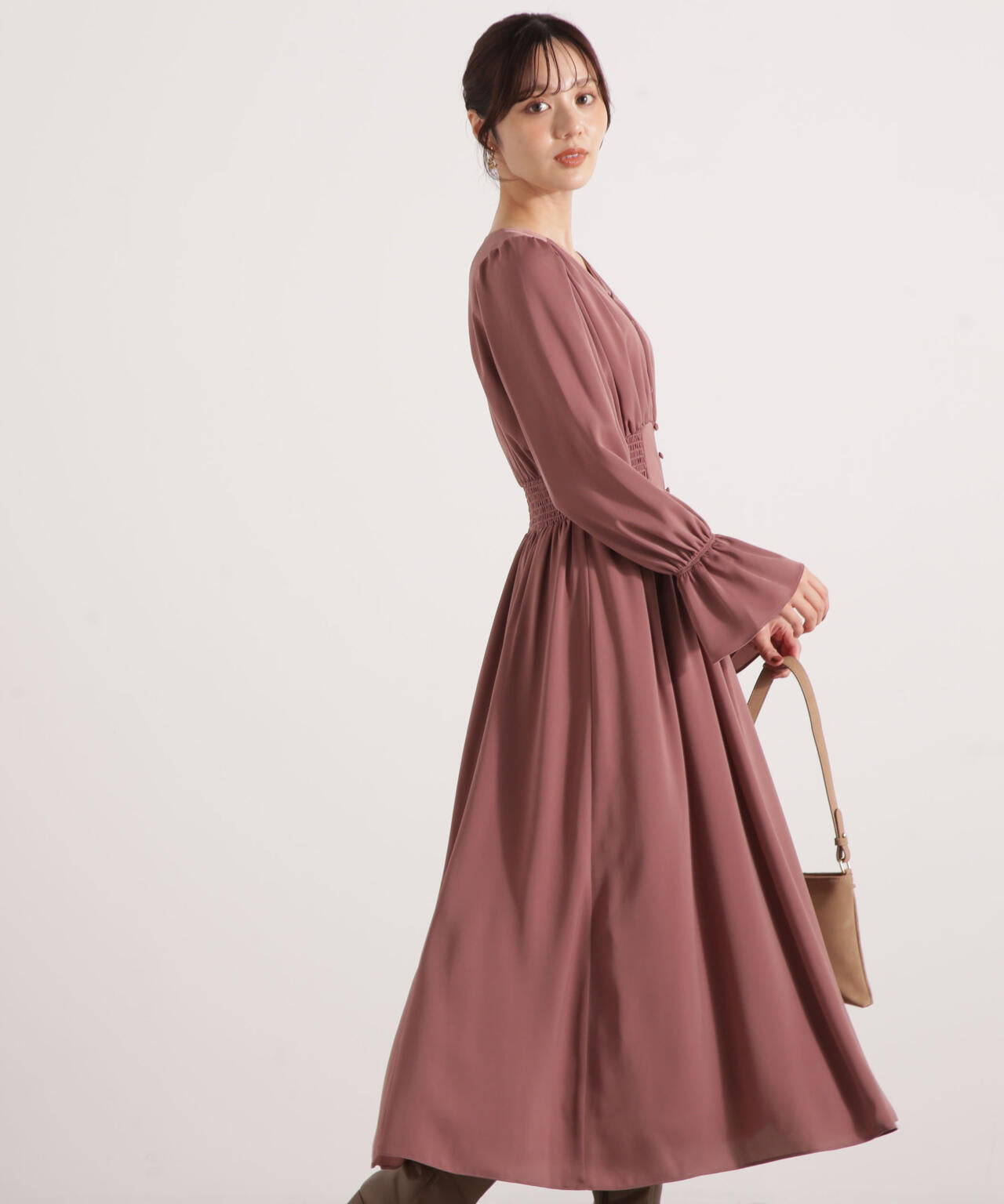 ＜ウォッシャブル＞クルミ釦付きギャザーワンピース