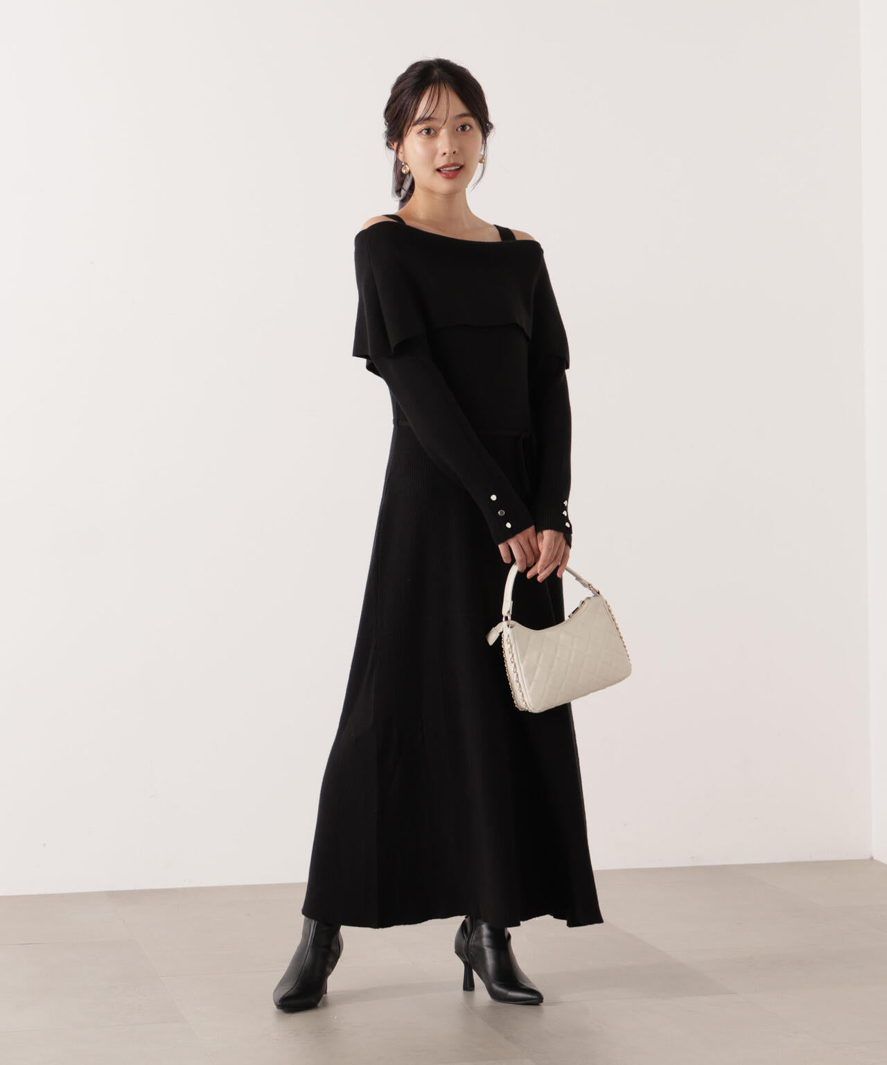 【加藤栞さん着用】オフショルリブニットワンピース