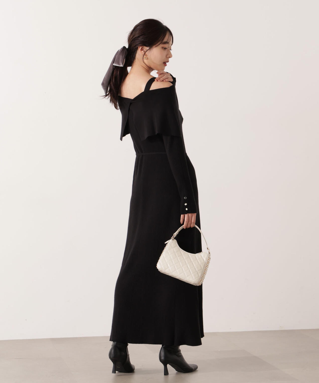 【加藤栞さん着用】オフショルリブニットワンピース