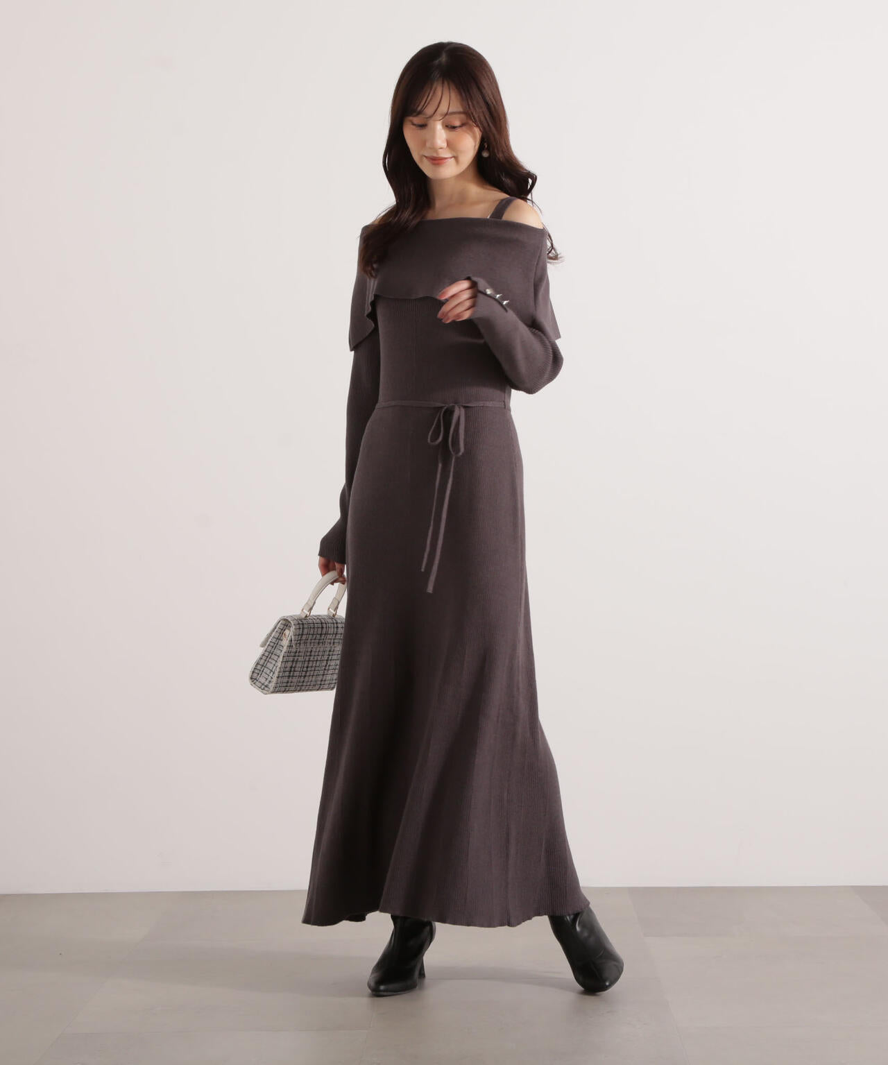 【加藤栞さん着用】オフショルリブニットワンピース