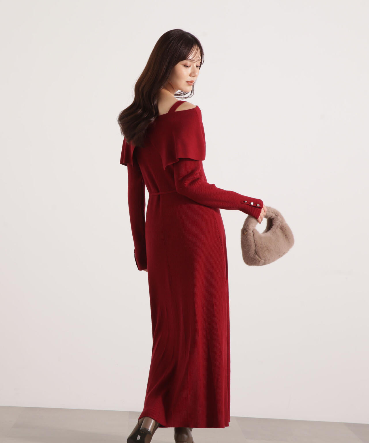 【加藤栞さん着用】オフショルリブニットワンピース