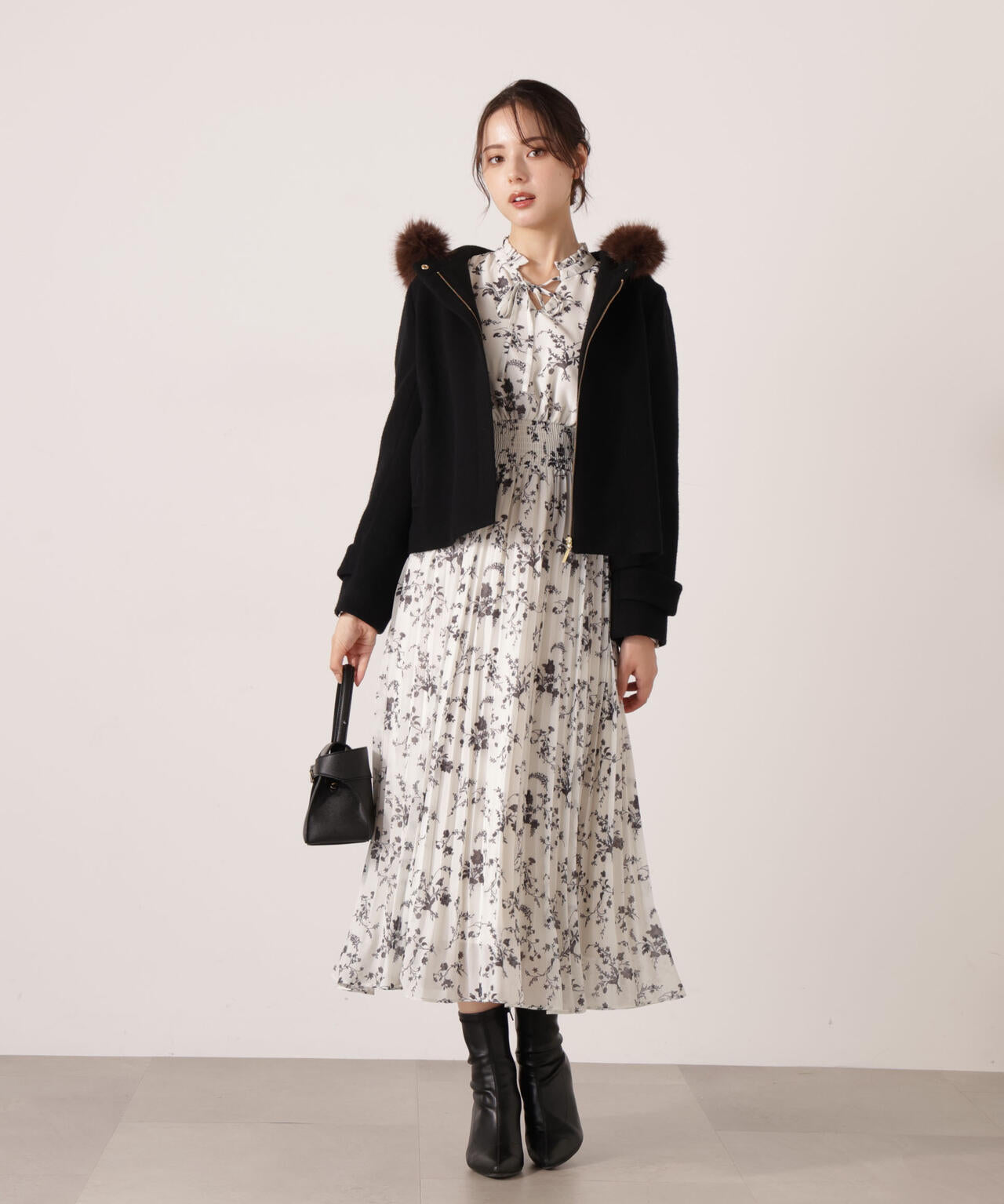 ほぼ未使用品✨プリーツプリーズ Terry Johnson コラボ ワンピース ほぼ未使用品✨プリーツプリーズ Terry Johnson コラボ ワンピース