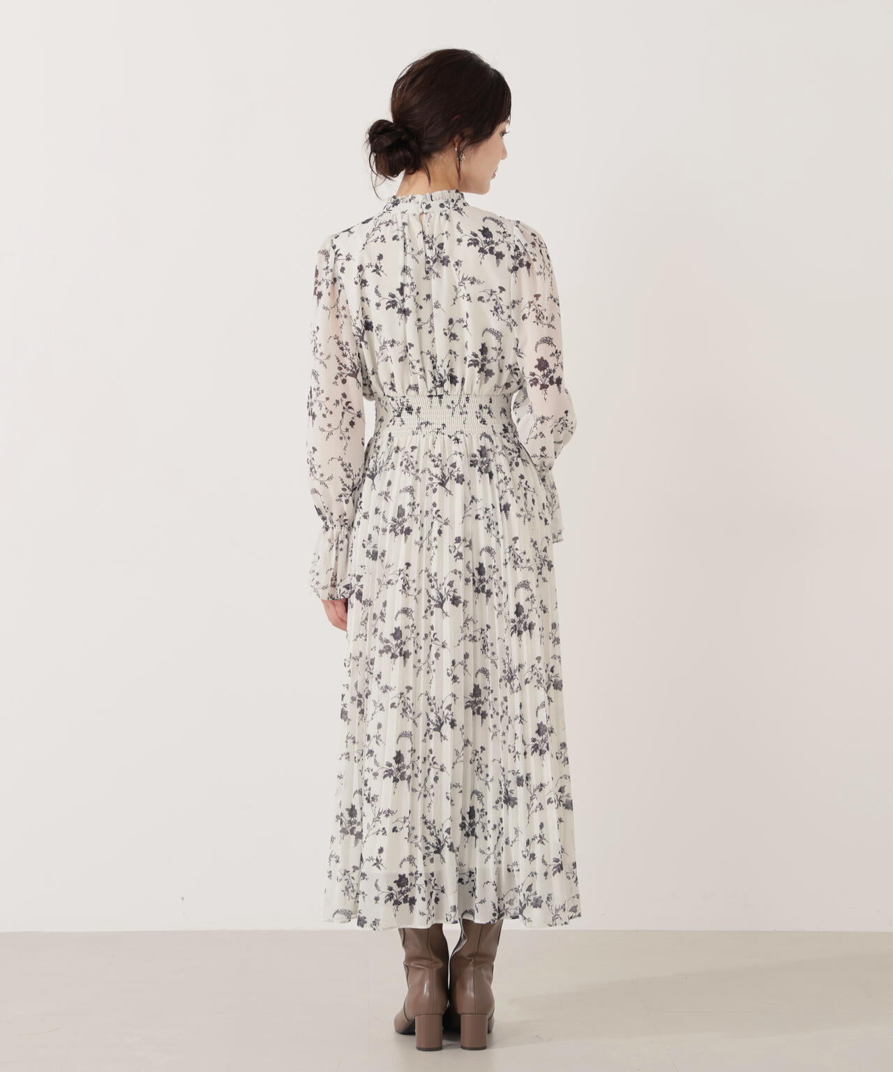 加藤栞さん着用】花柄プリーツワンピース | PROPORTION BODY DRESSING