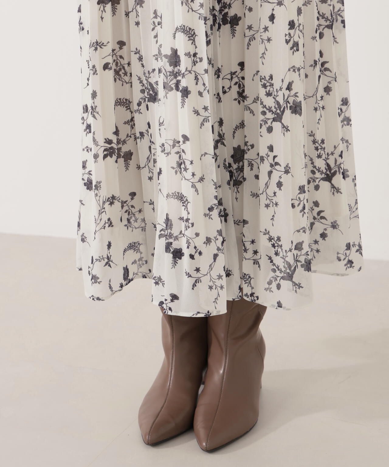 花柄プリーツワンピース 38サイズ 加藤栞さん着用】花柄プリーツワンピース | PROPORTION BODY DRESSING