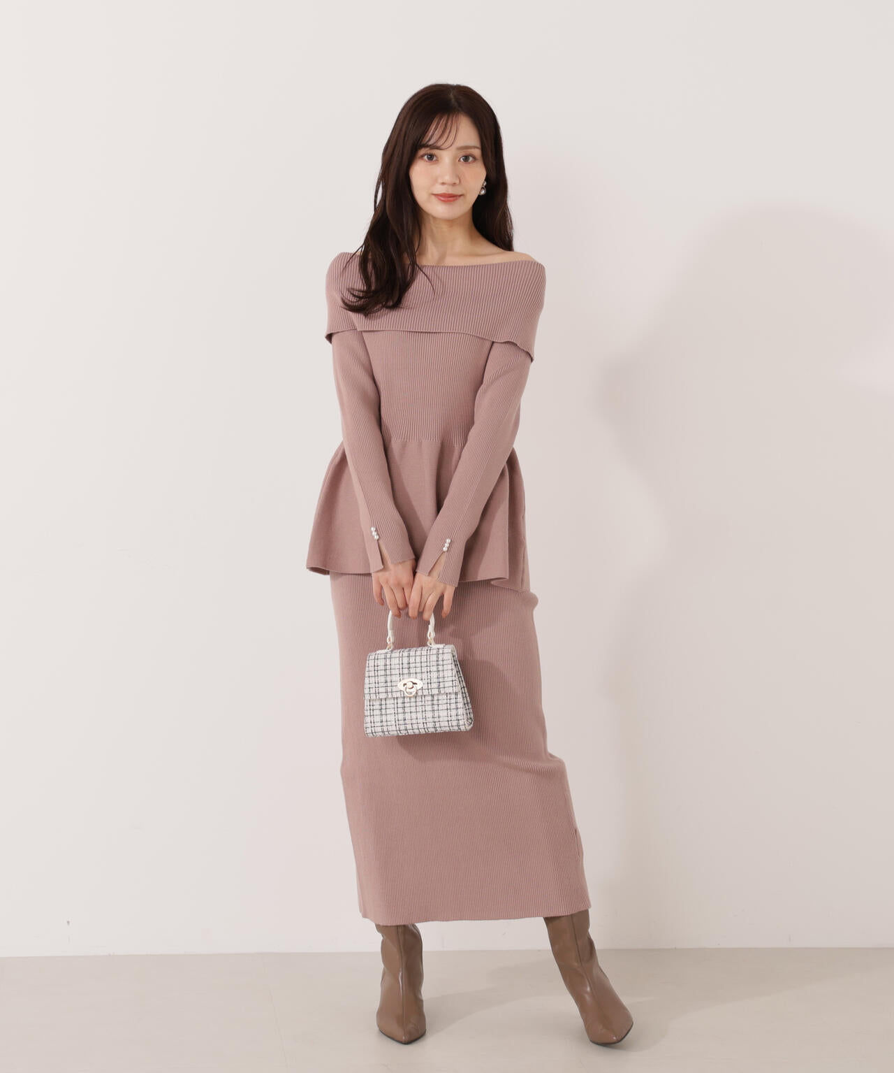 【加藤栞さん着用】オフショルペプラムニットセット