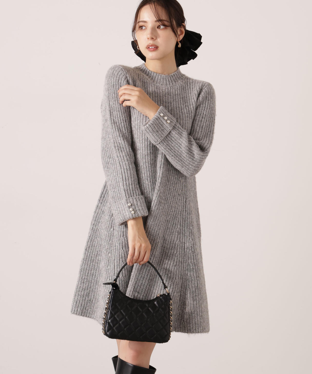 加藤栞さん着用】ウールブレンドラメ入りニットミニワンピース