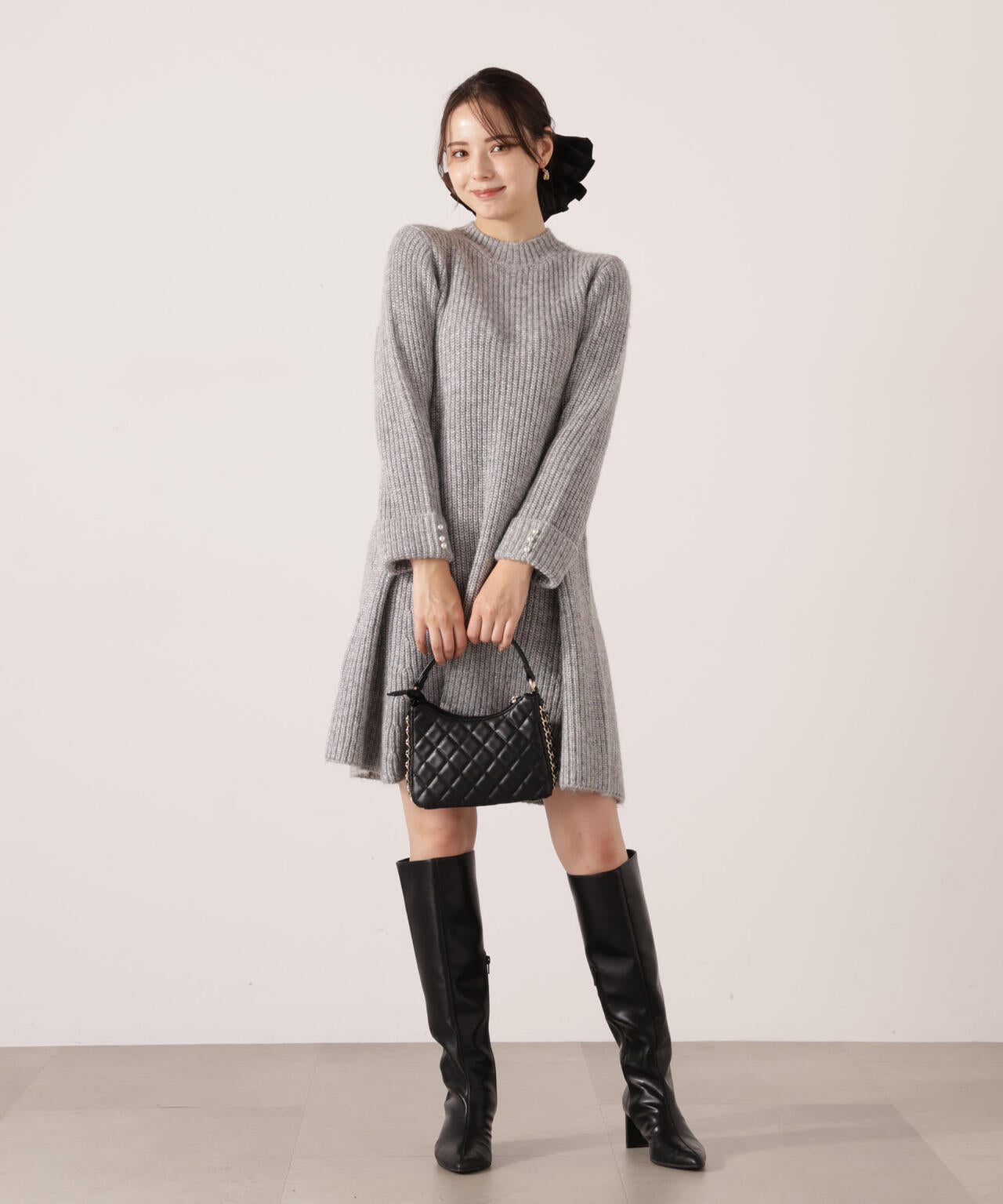 加藤栞さん着用】ウールブレンドラメ入りニットミニワンピース